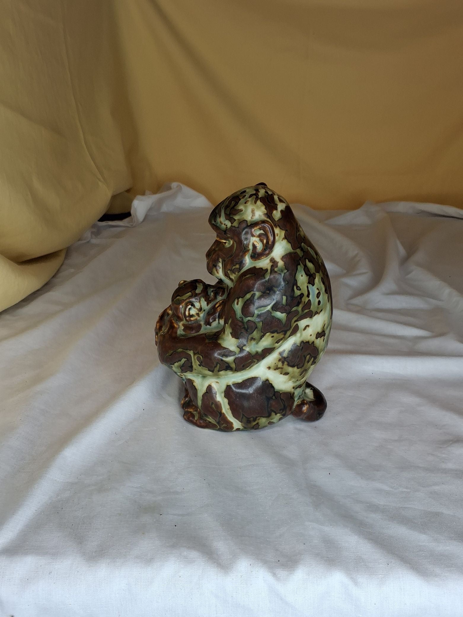 Royal Copenhagen stenstøjsfigur af abe med unge