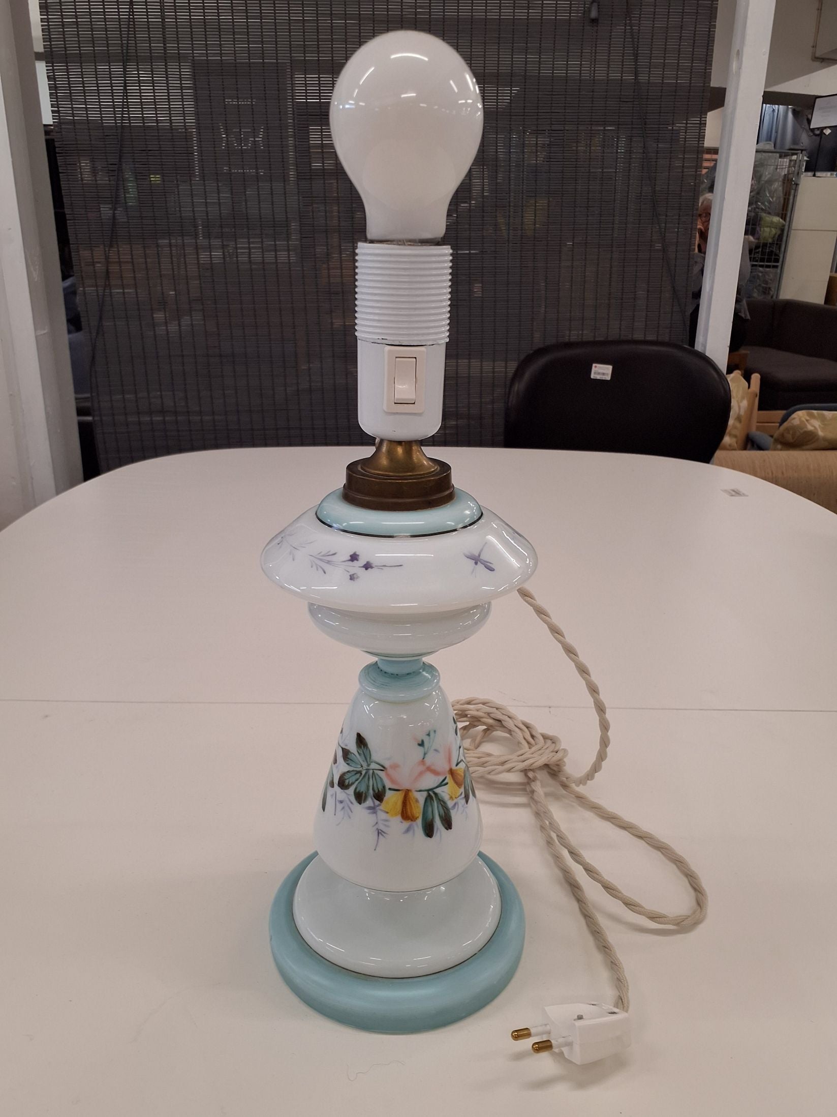 Bordlampe med blomster