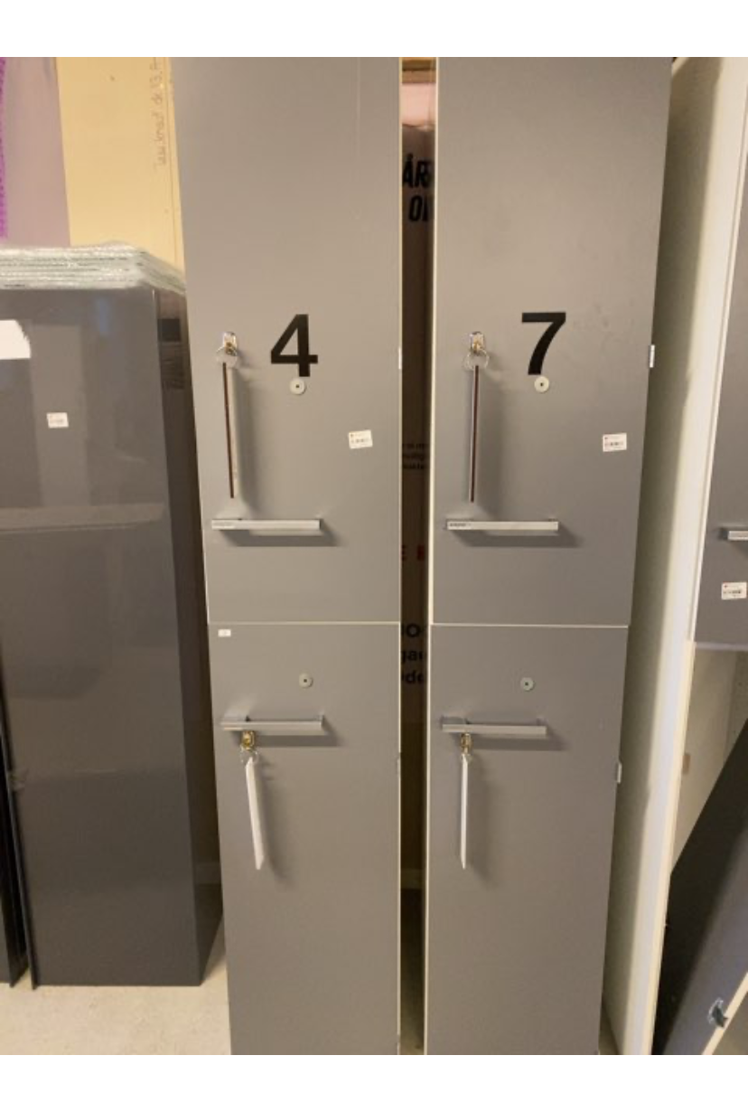 Labflex skabe med nøgler