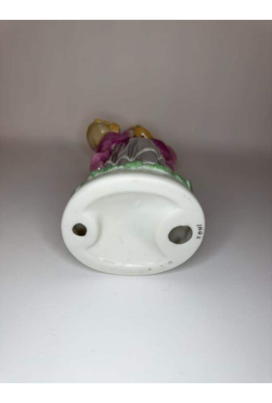 Porcelæn dame med frugter