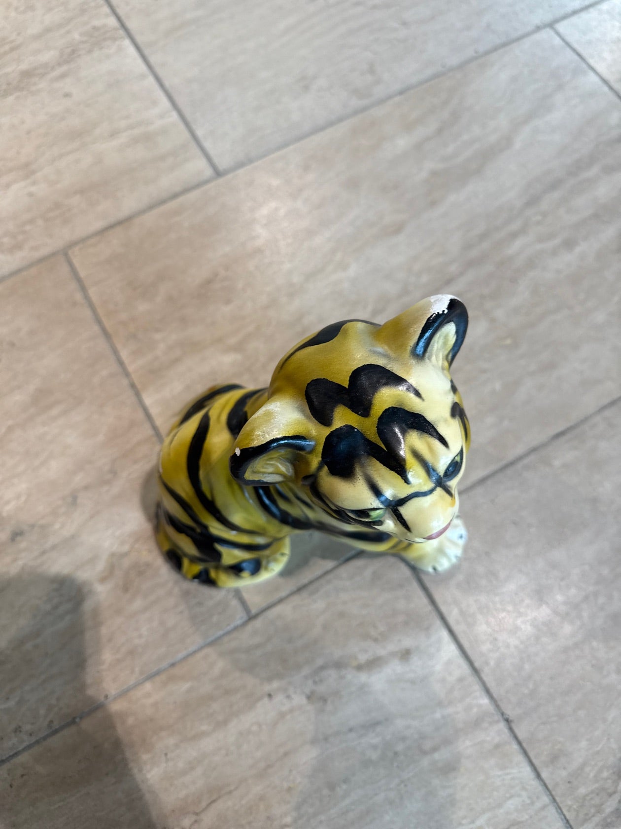 Keramisk tigerfigu