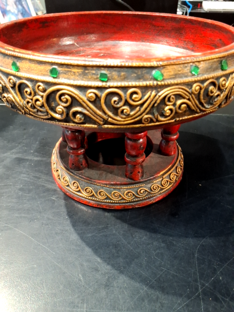 Opsats med skål på toppen