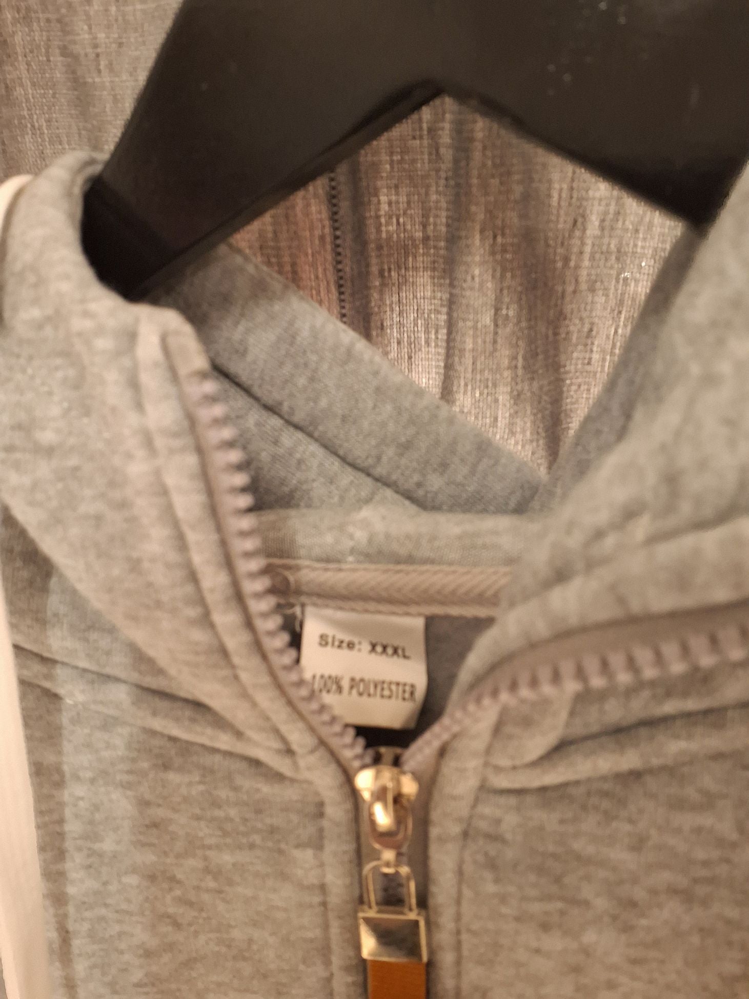 Grå hoodie