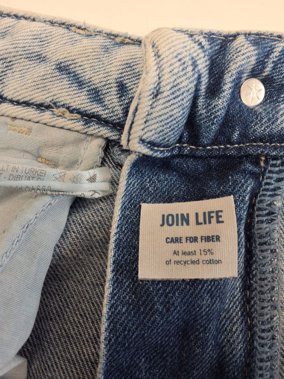 Bershka Grafitti Denim Jogger-Jeans