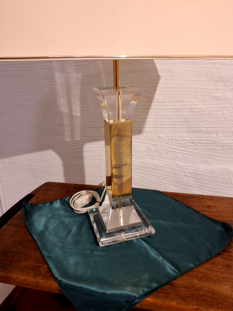 Retro bord lampe i akryl og messing