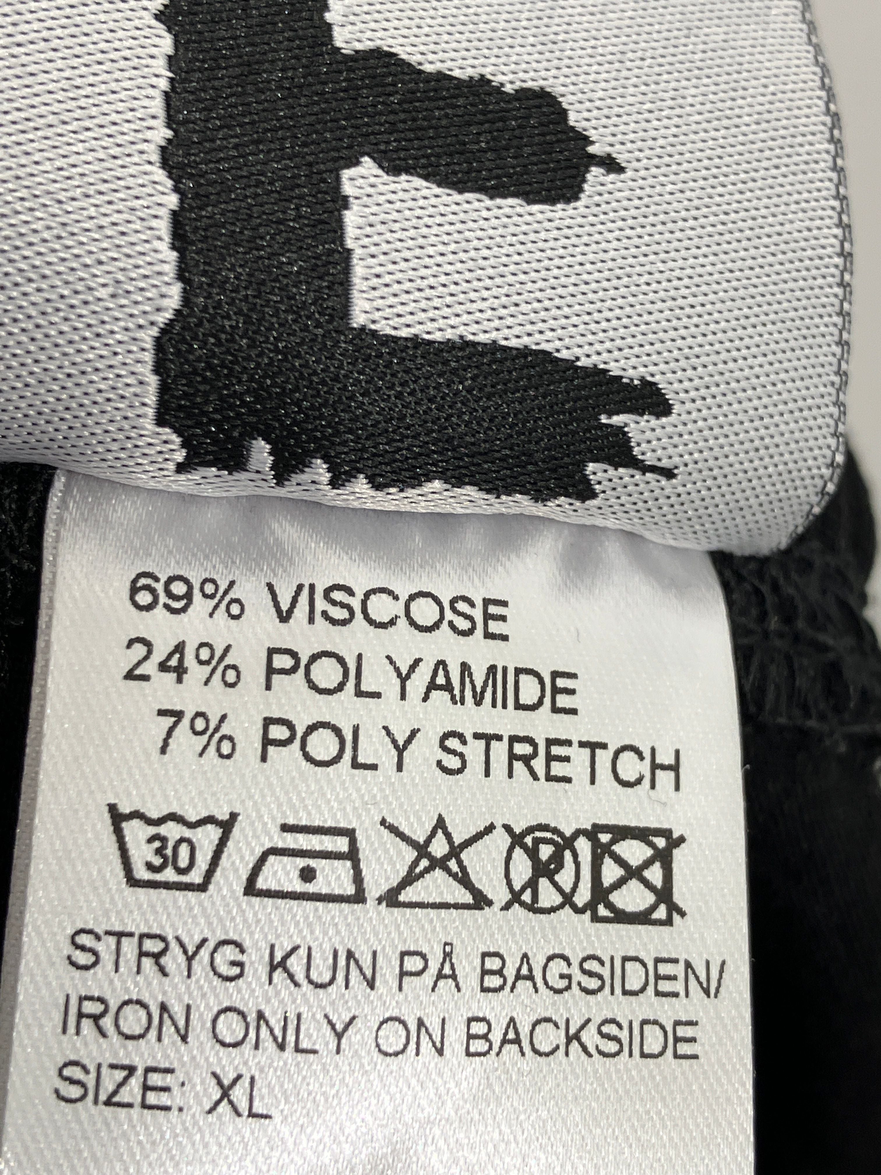 E Bukser