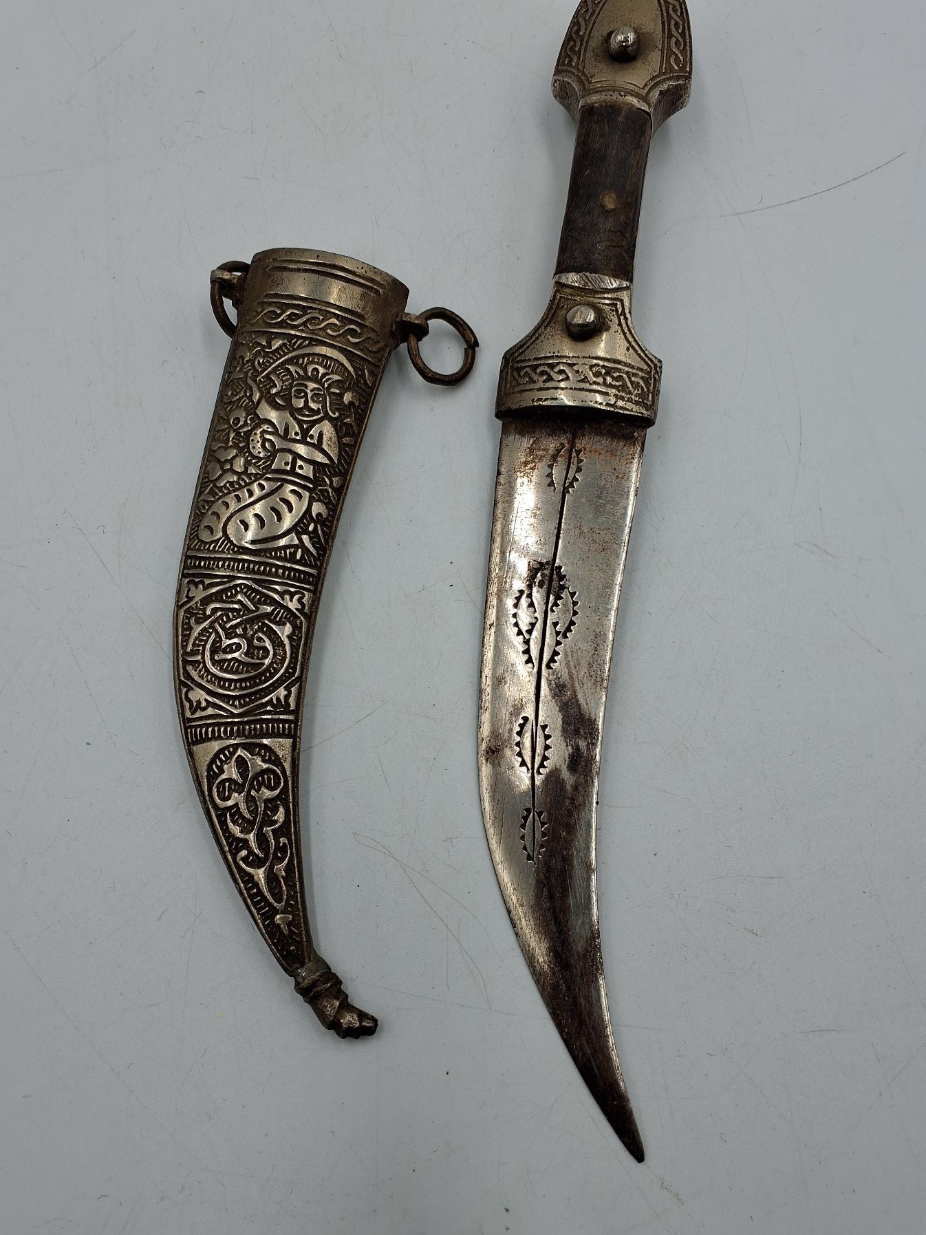 Pyntet kniv Mellem
