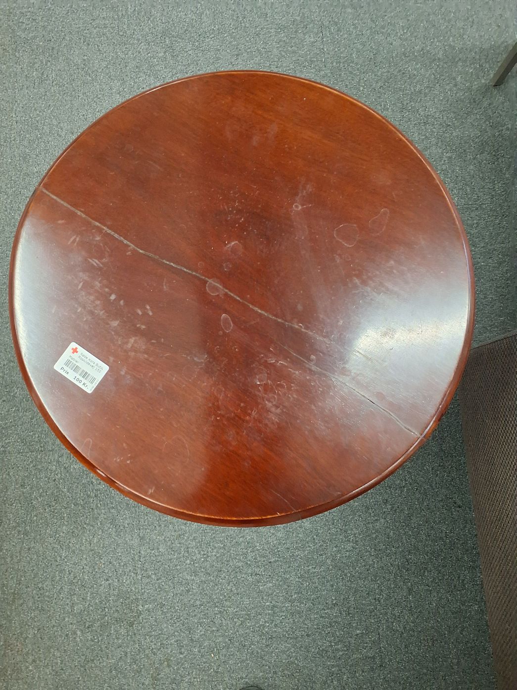 Sidebord i mørkt træ