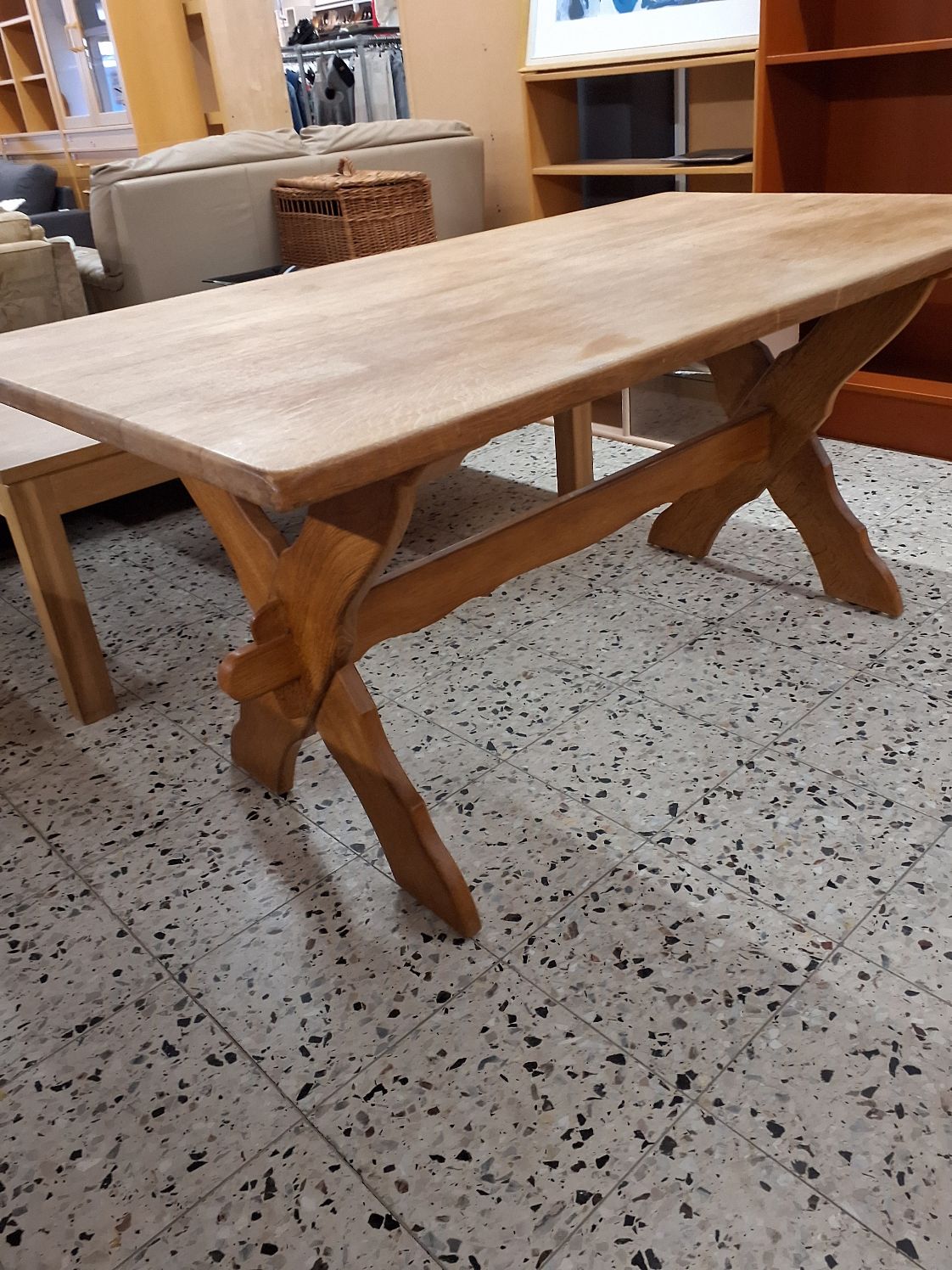 Spisebord i massivt egetræ