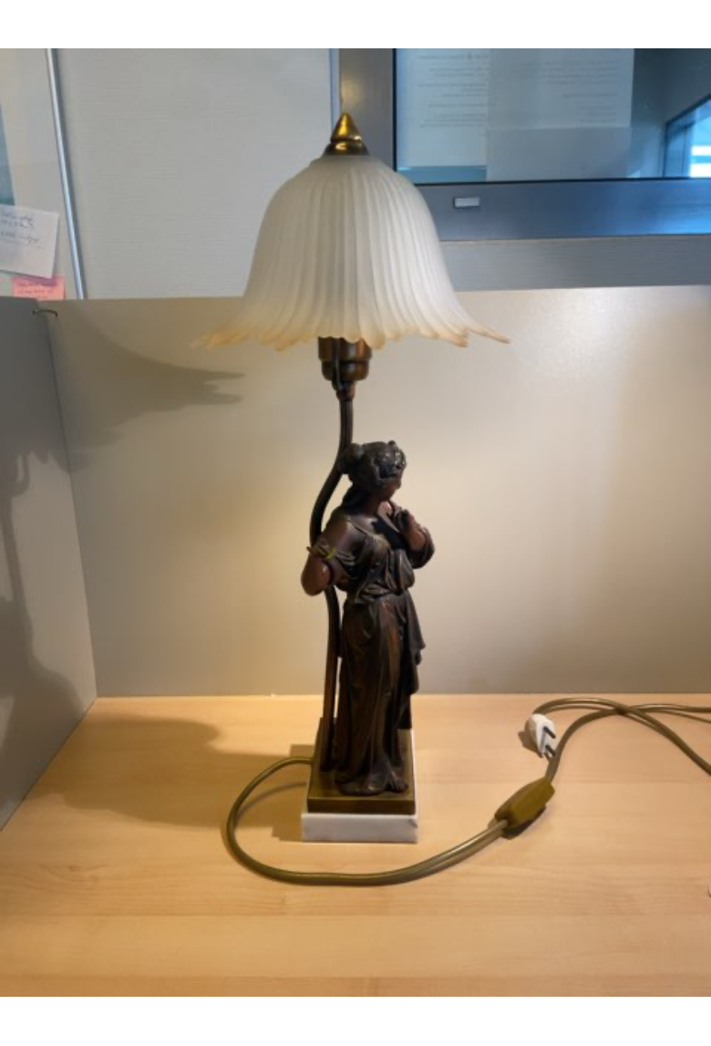 Lampe med Bronze figur