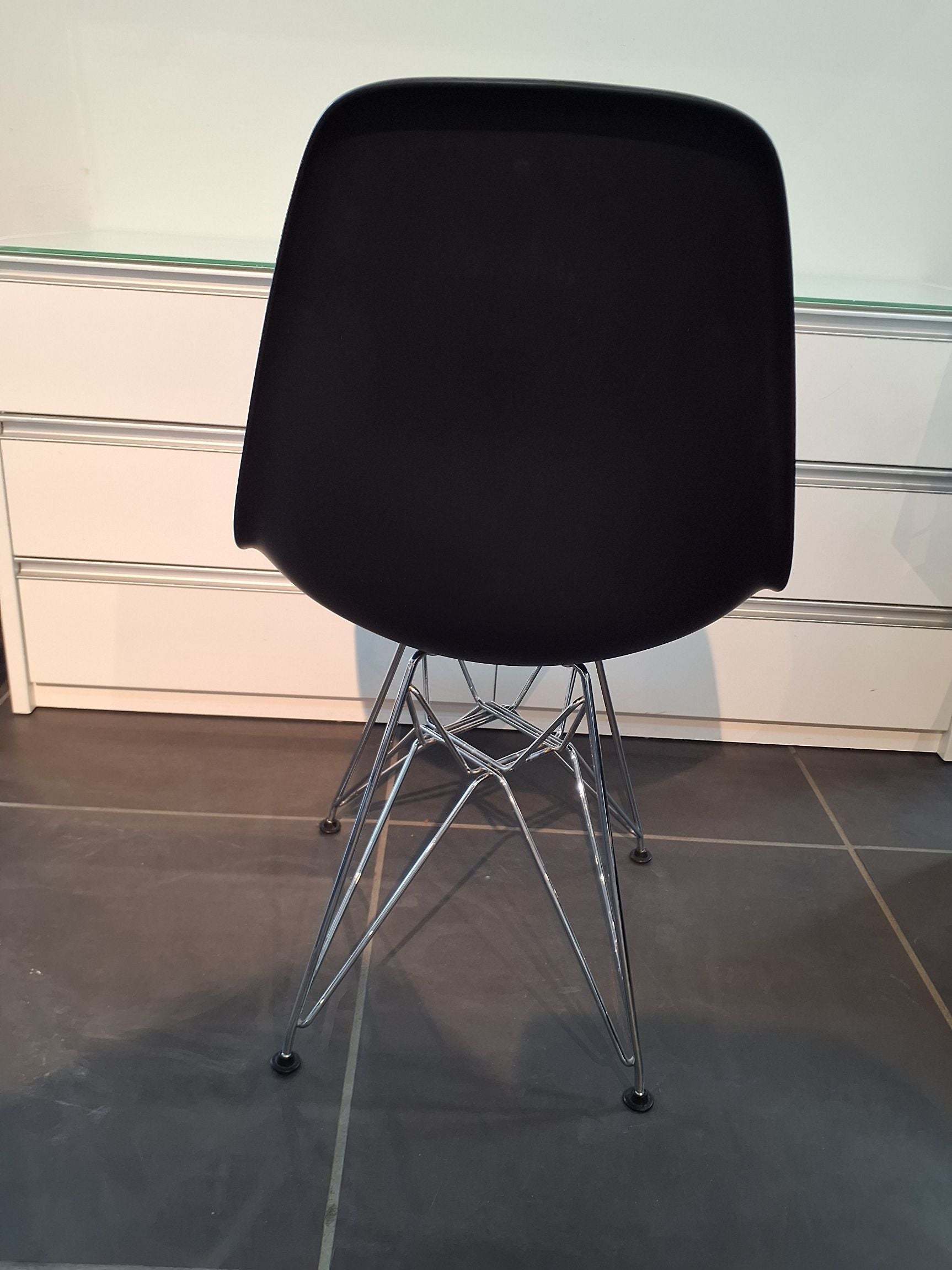 Vitra Eames spisestol