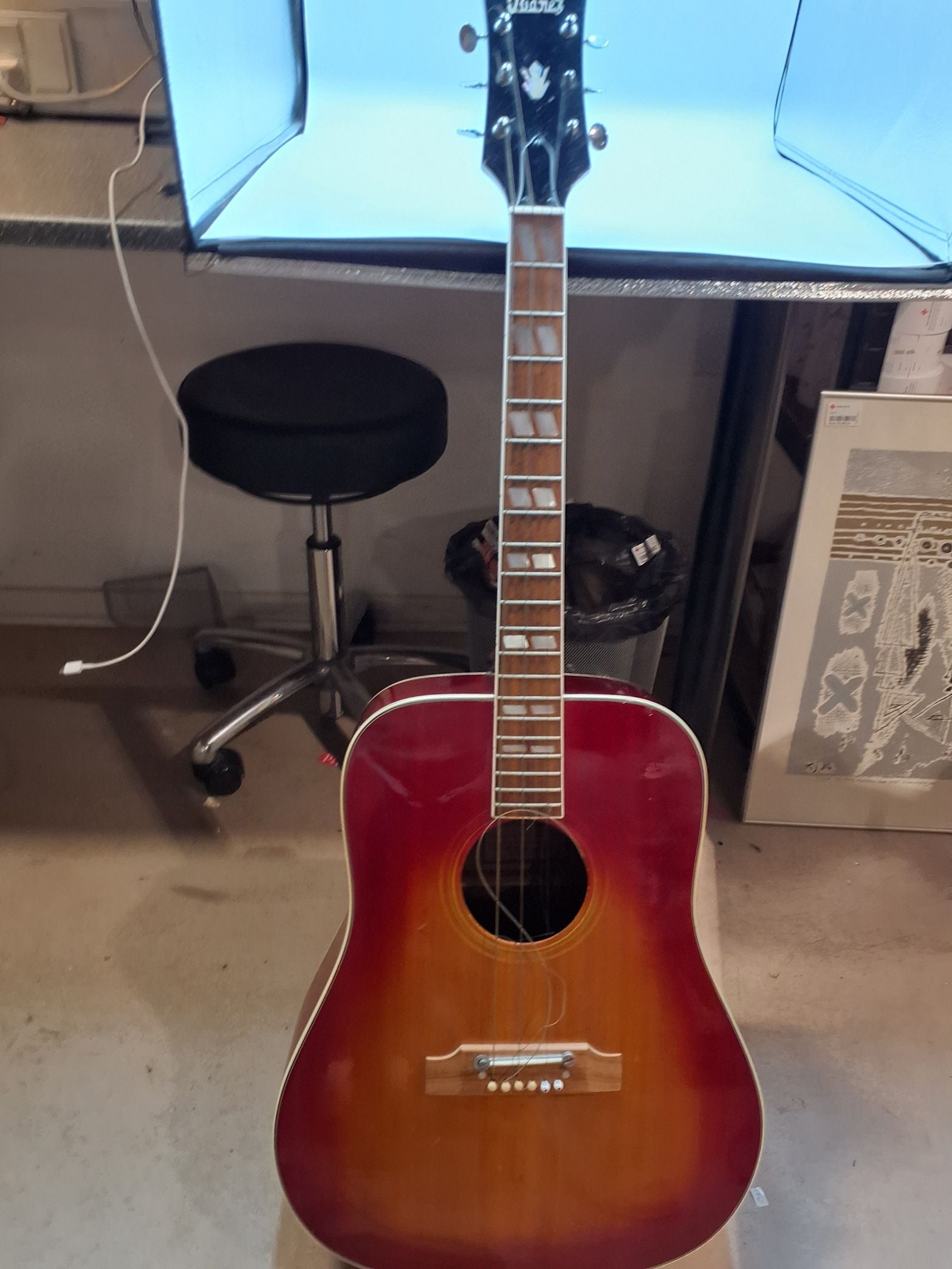 Ibånez Aküstik guitar skal have nye strenge