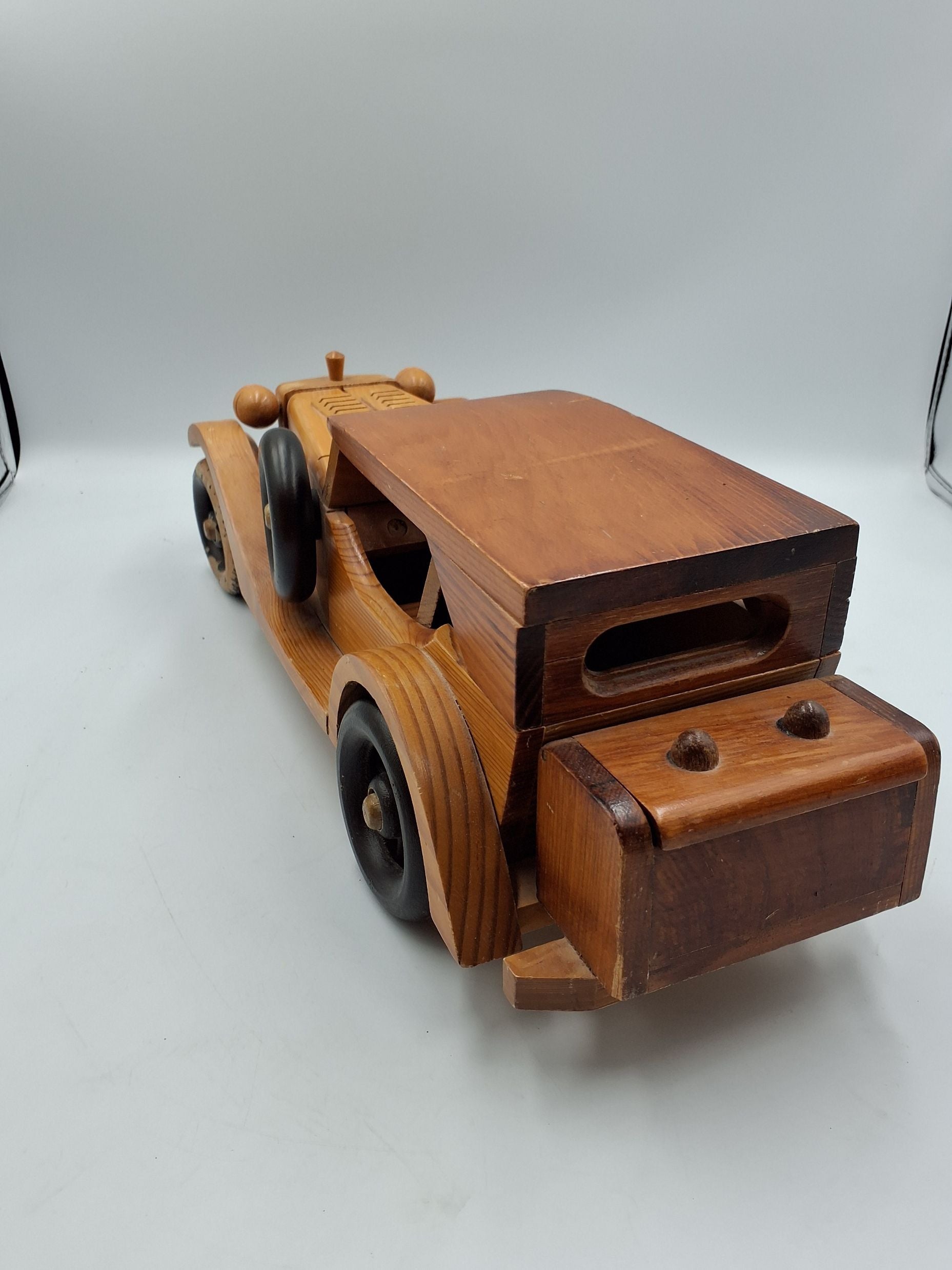 Vintage Ford træbil