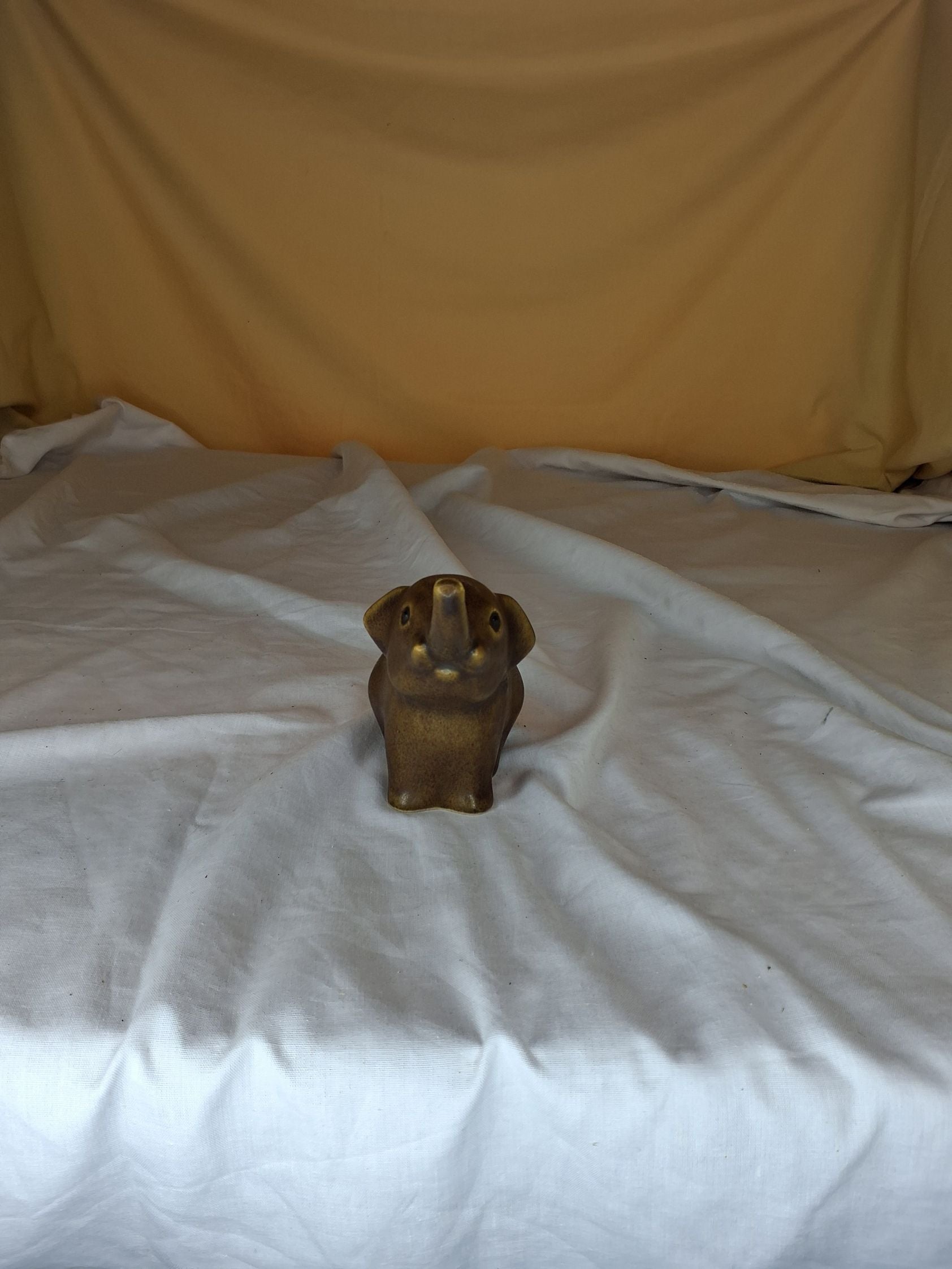 Keramisk elefantfigur