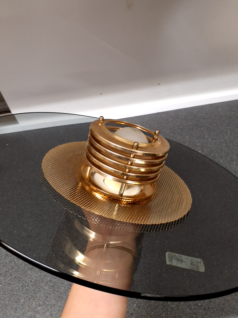 Messing lampe med røgvarer glasskærm svensk design
