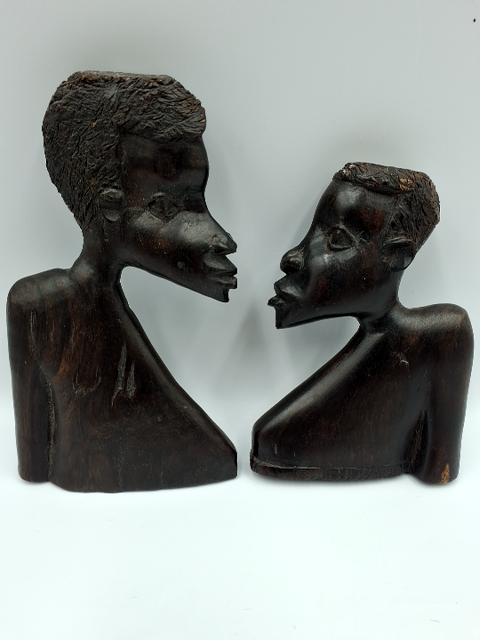 2 Afrikanske figurer i træ
