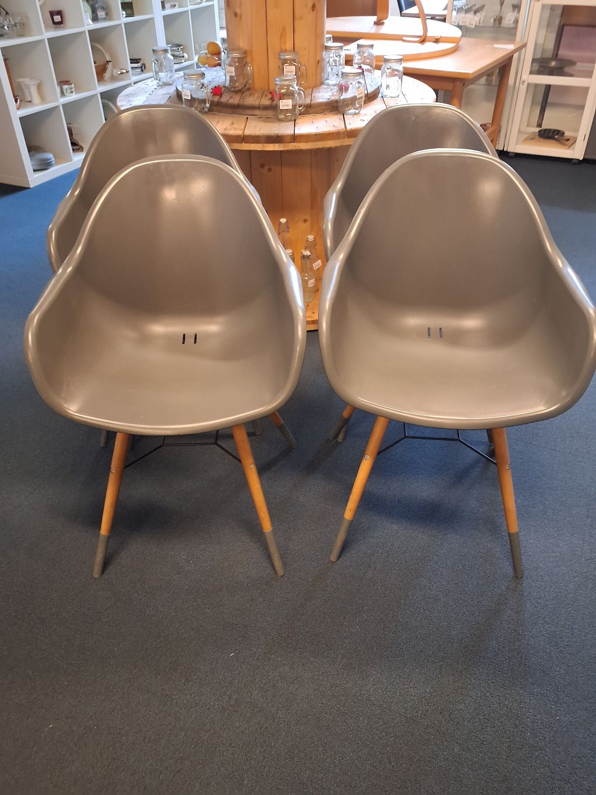 Plaststole i grå 4. Stk.