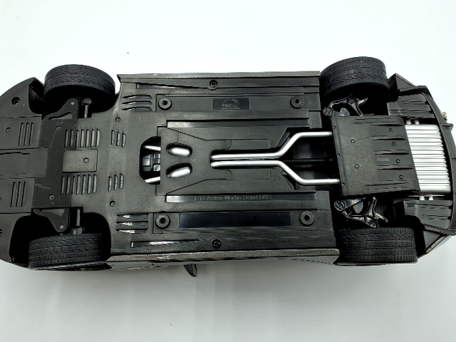 Aston Martin DBS Model 1:18