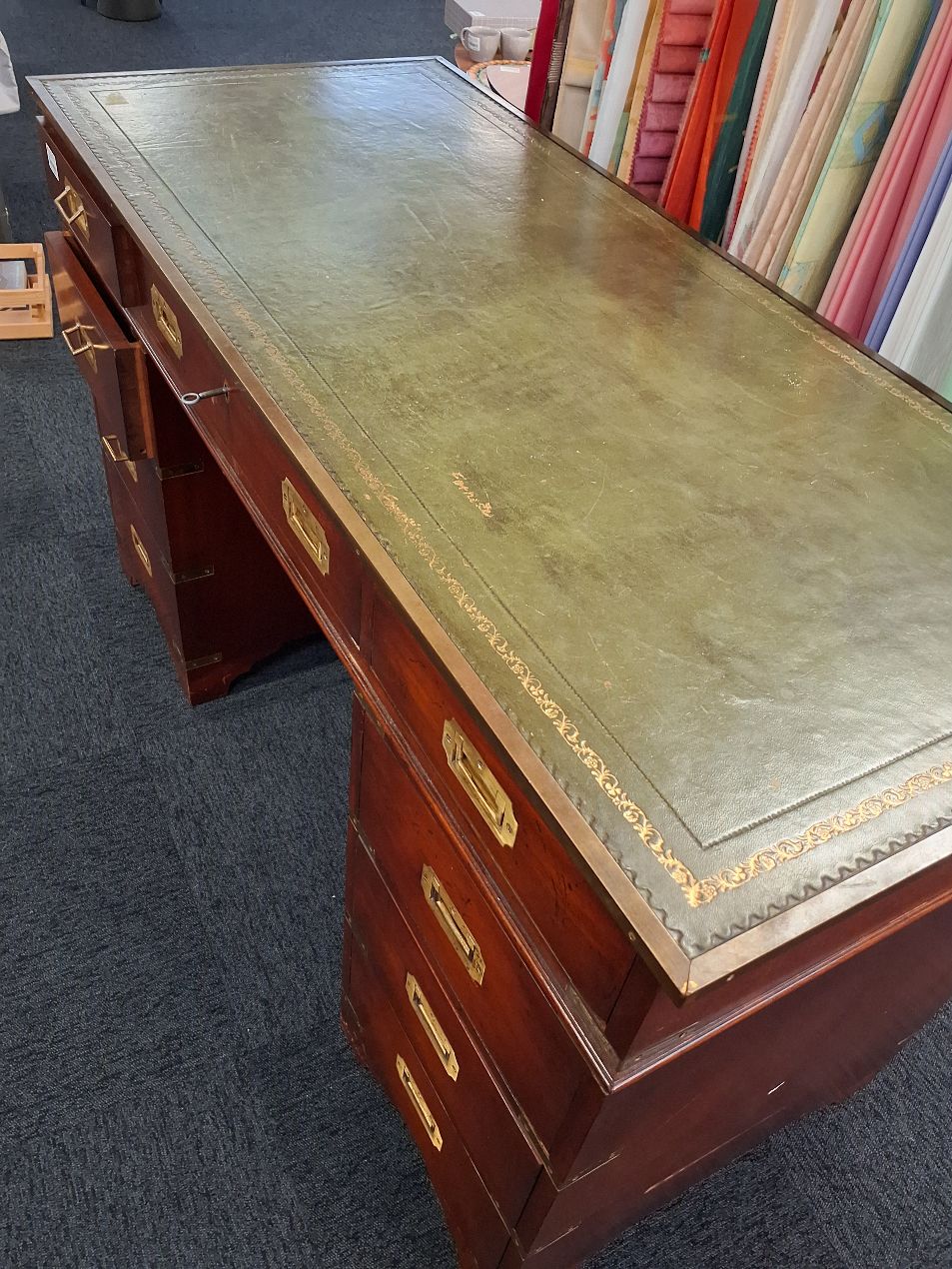 Mahongisk skrivebord