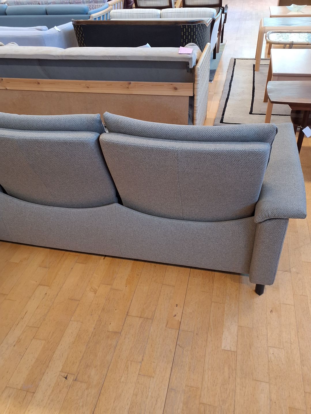 Elegant Stressles Aurora Sofa