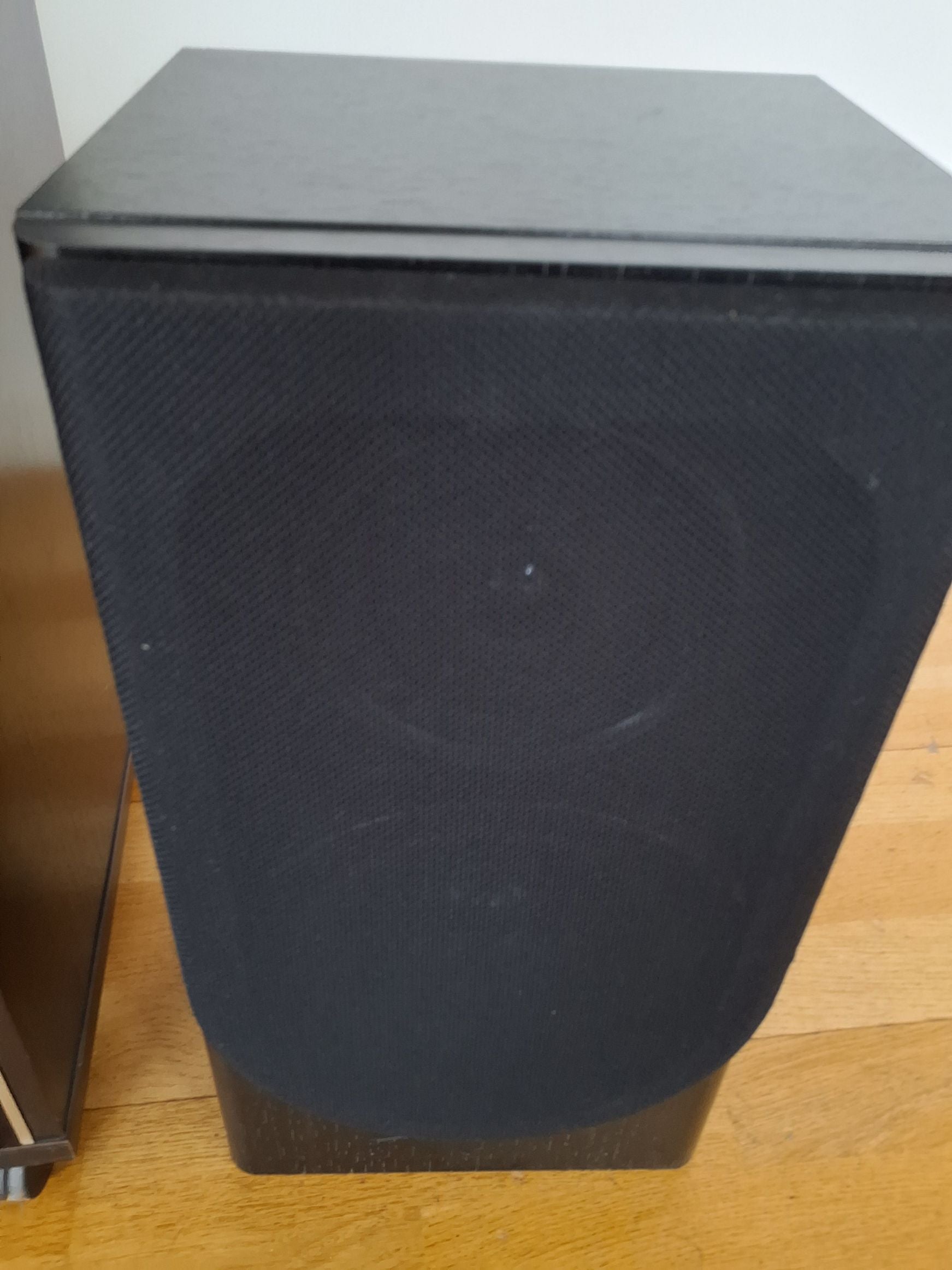 Hi-fi anlæg komplet i reol på hjul