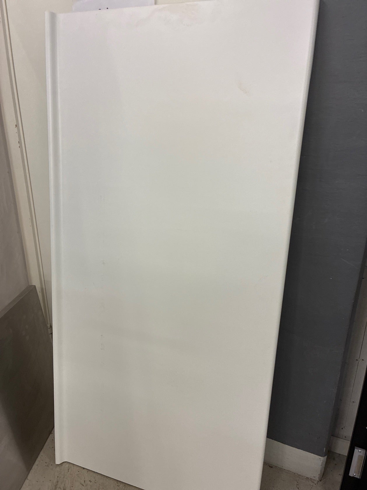 Hvid laminat bordplade med bagkant