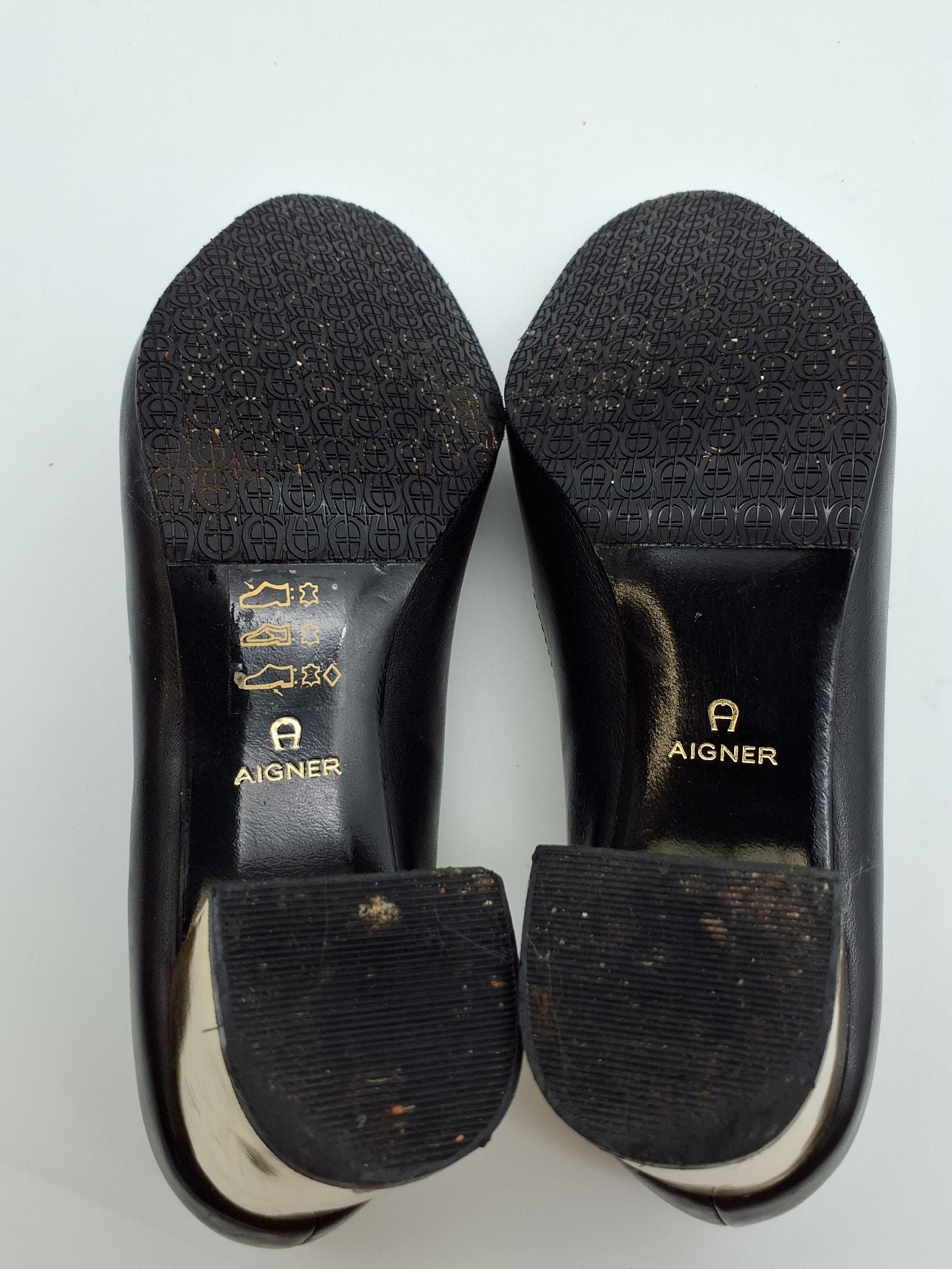 Aigner Courtney Pumps