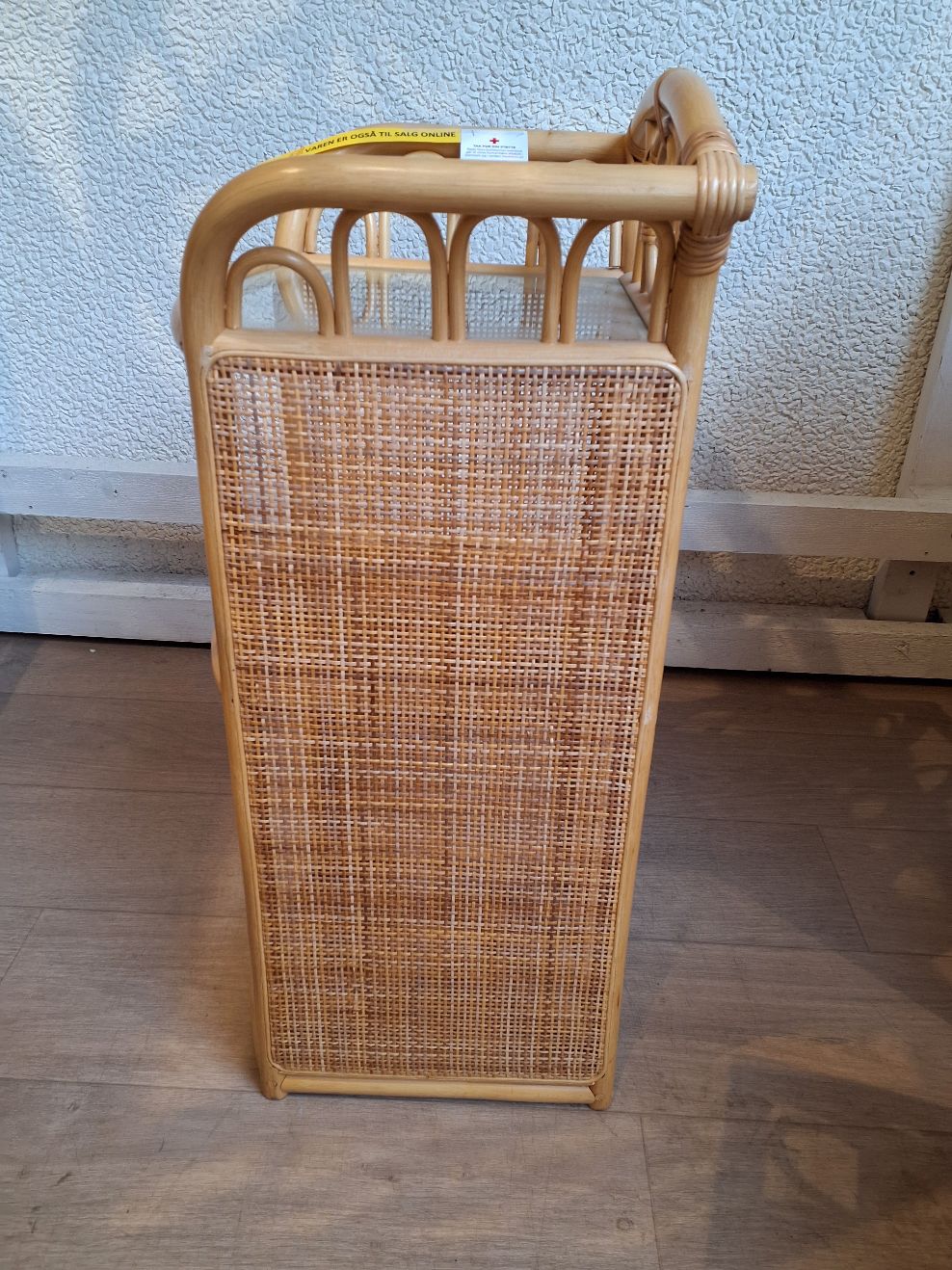 1 rattan sidebord