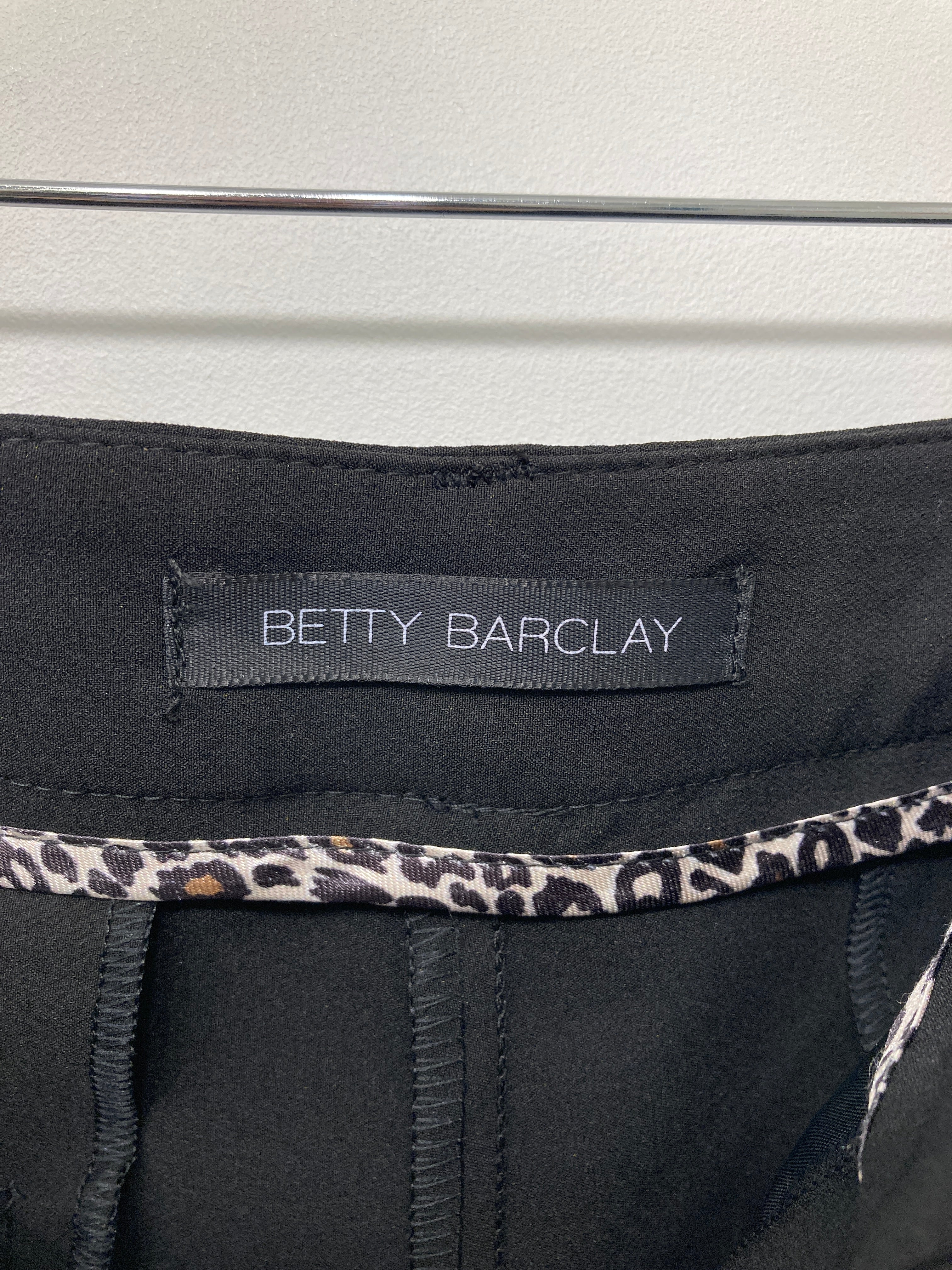 Betty Barclay Bukser