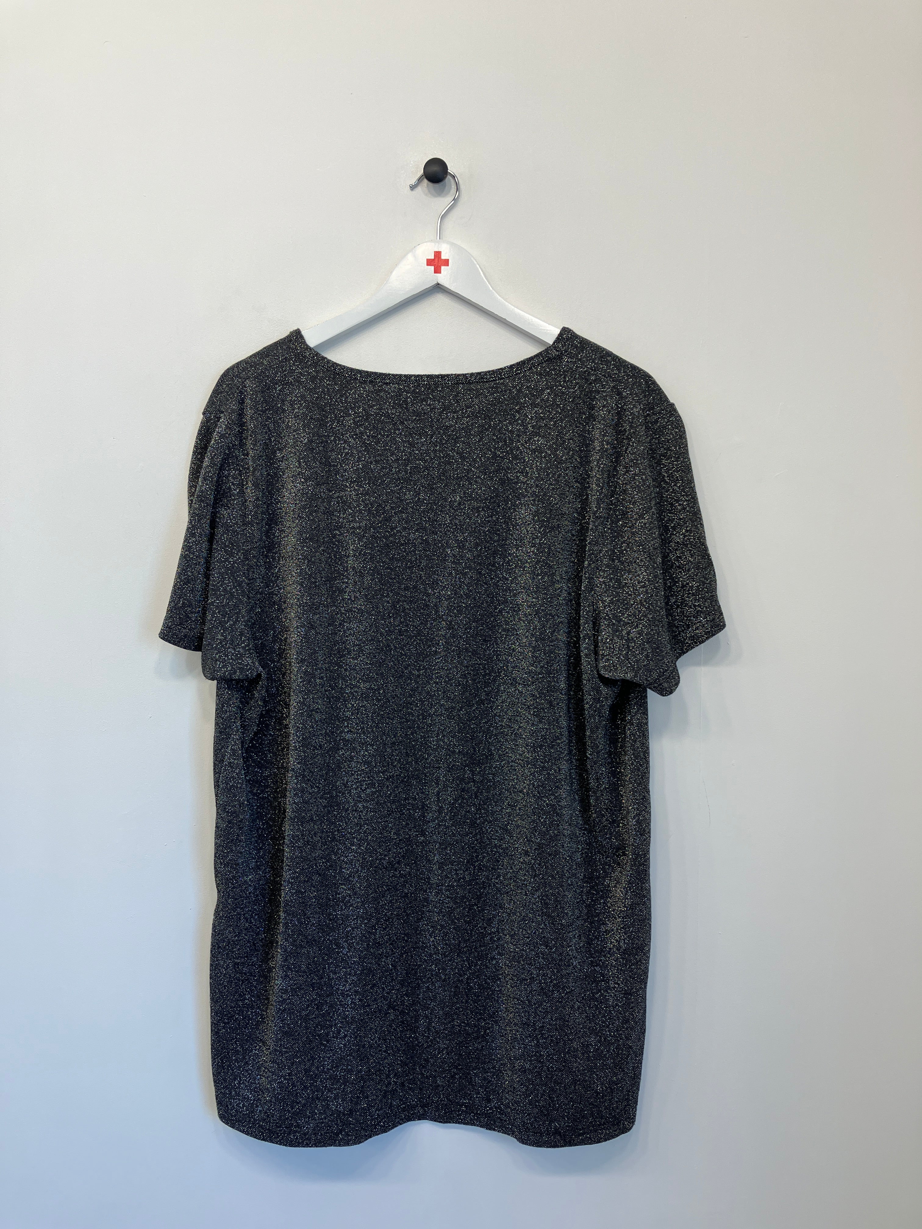 B B T-shirt