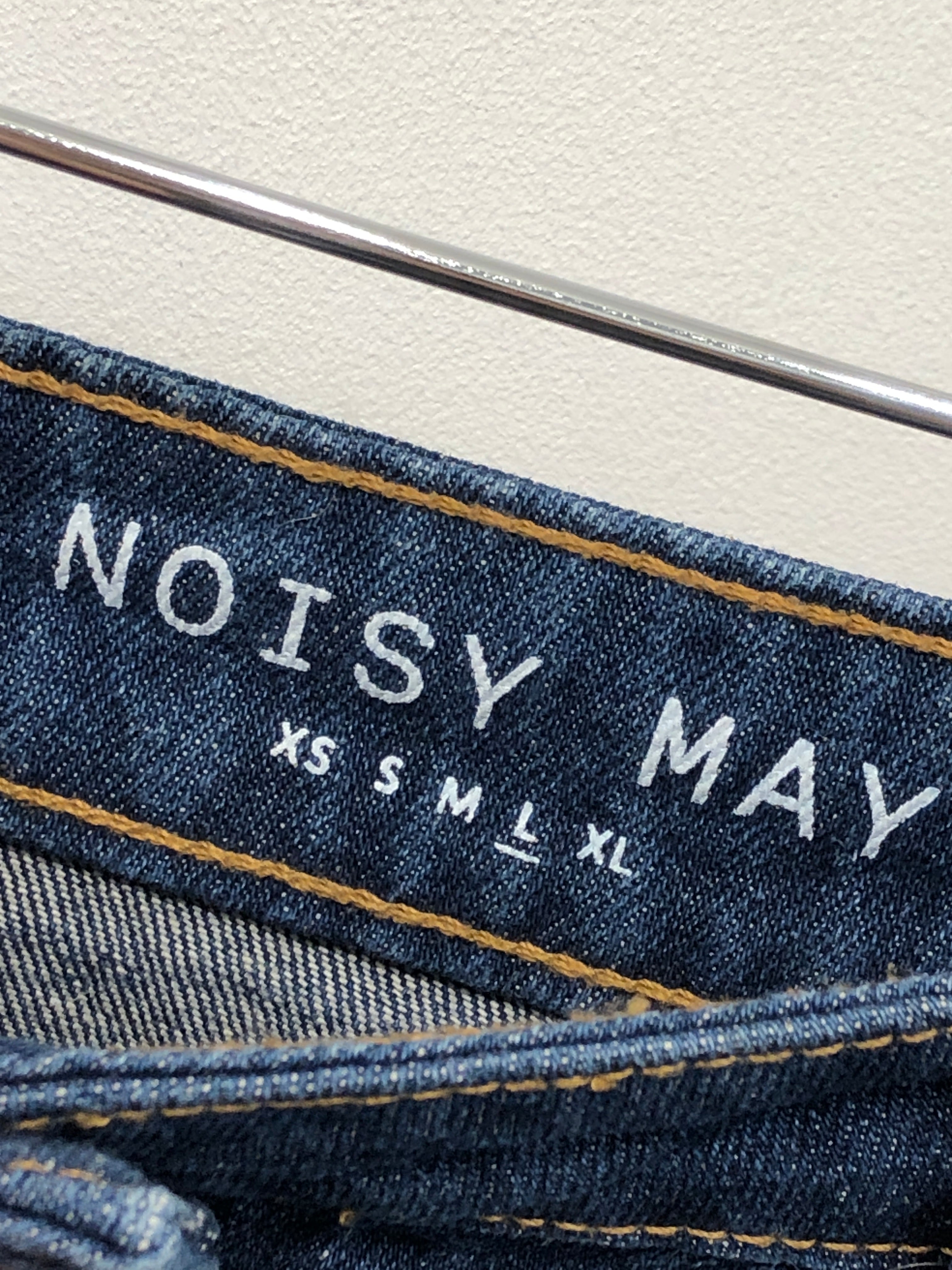 Noisy May Nederdel
