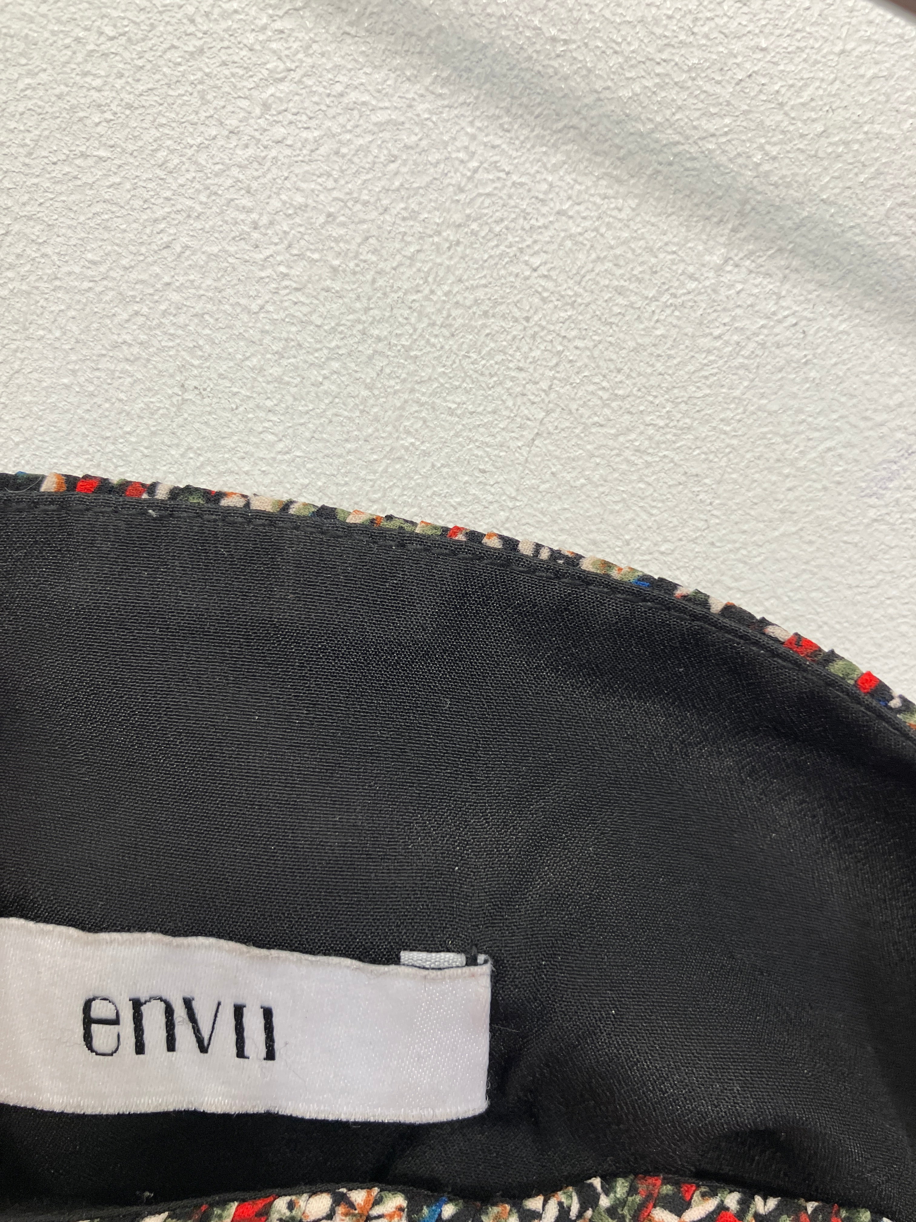 Envii Nederdel