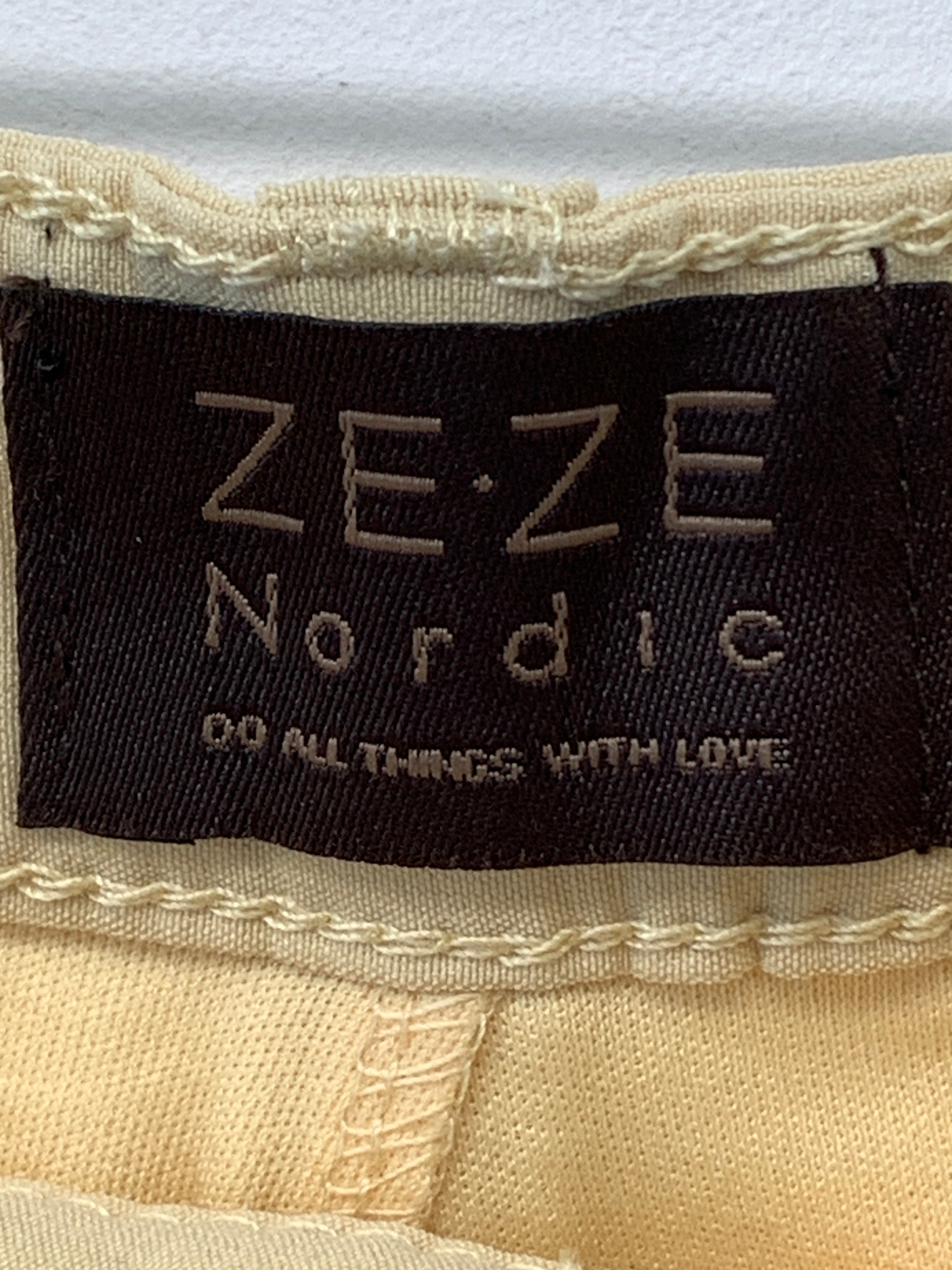 Ze Ze Nederdel