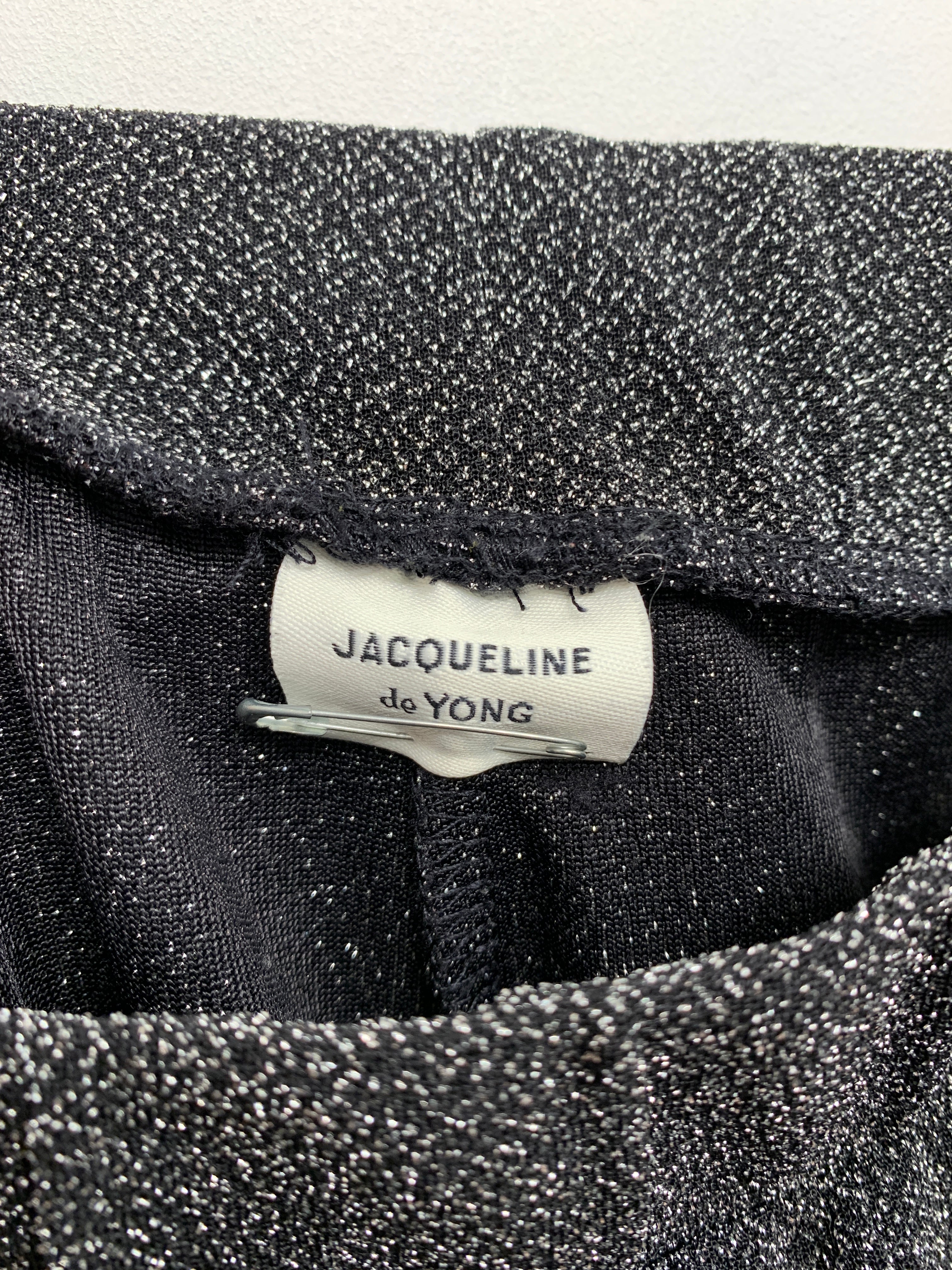 Jacqueline de Yong Bukser