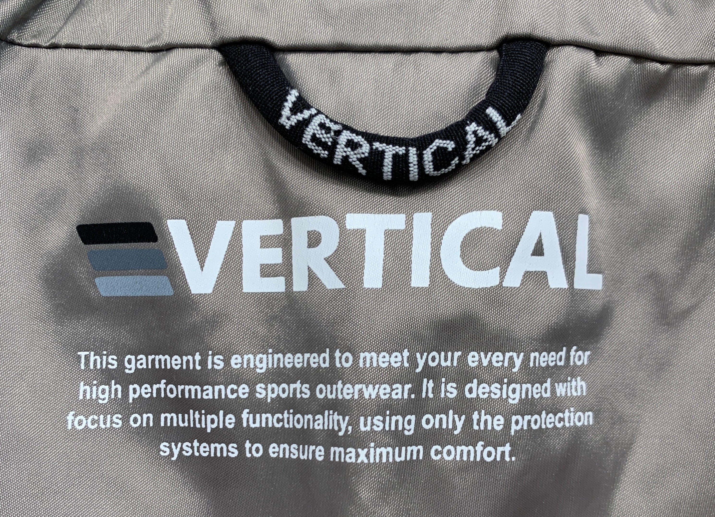 VERTICAL Jakke