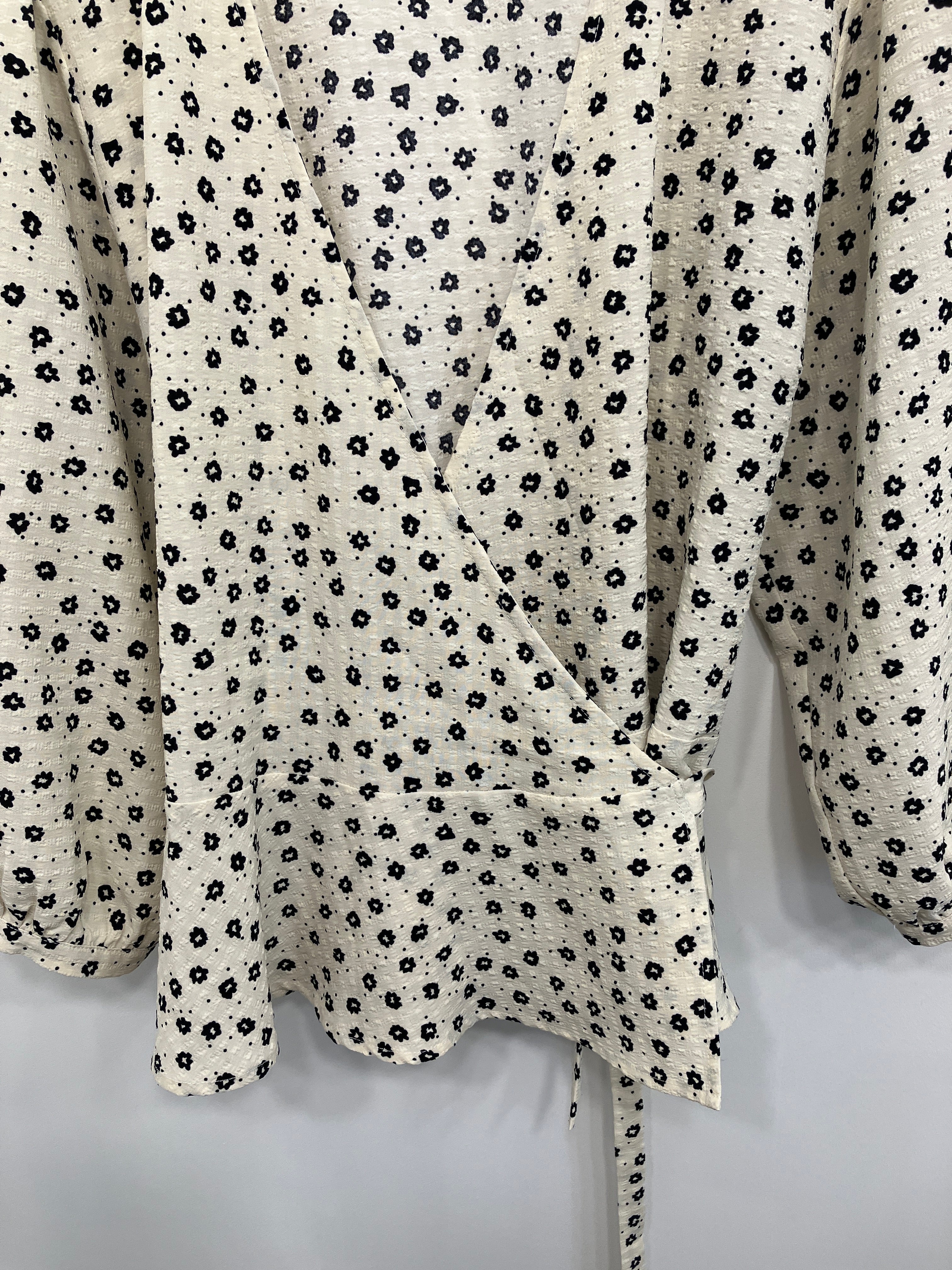 Neo Noir Bluse