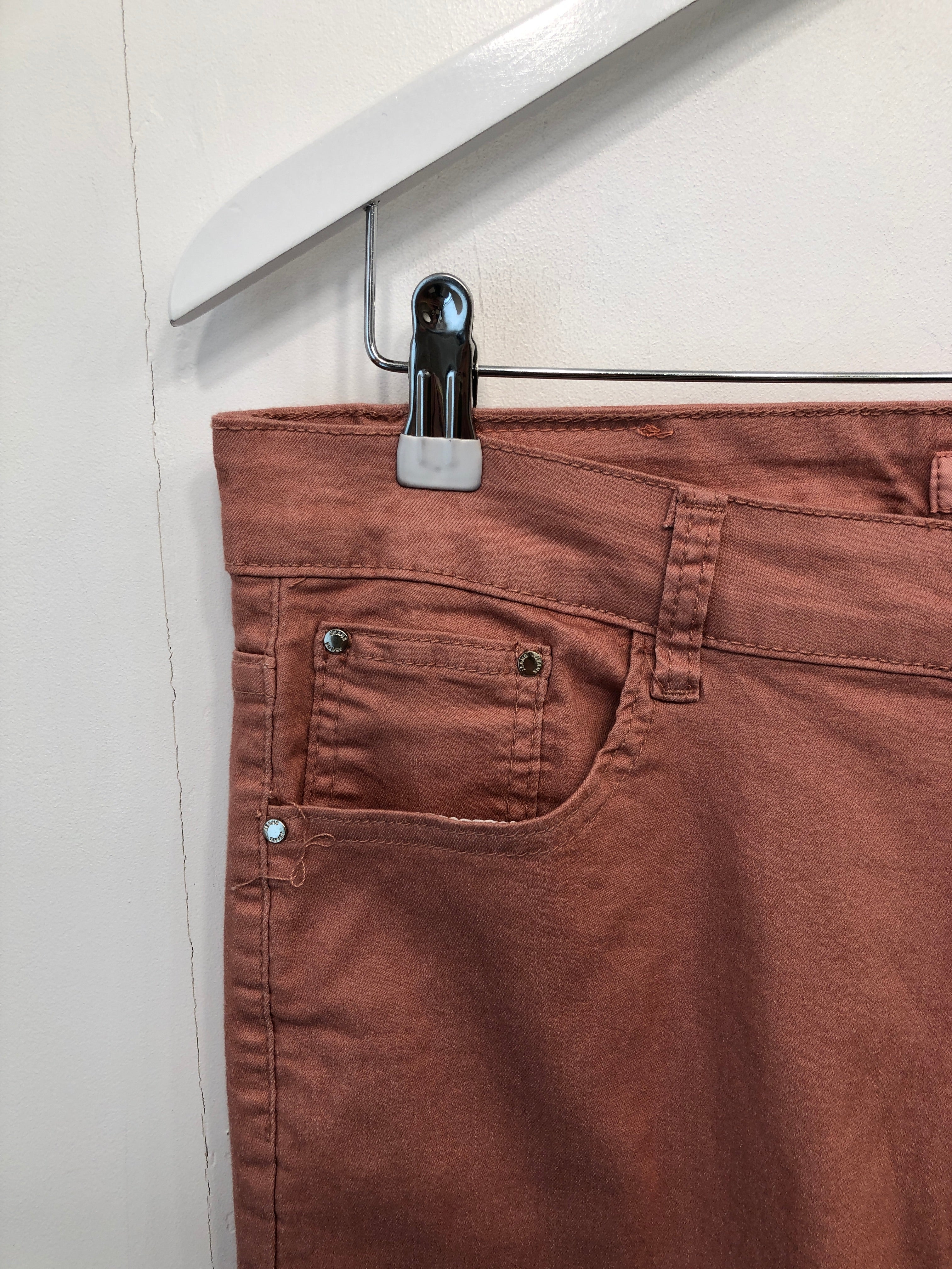 B. S. Jeans Bukser