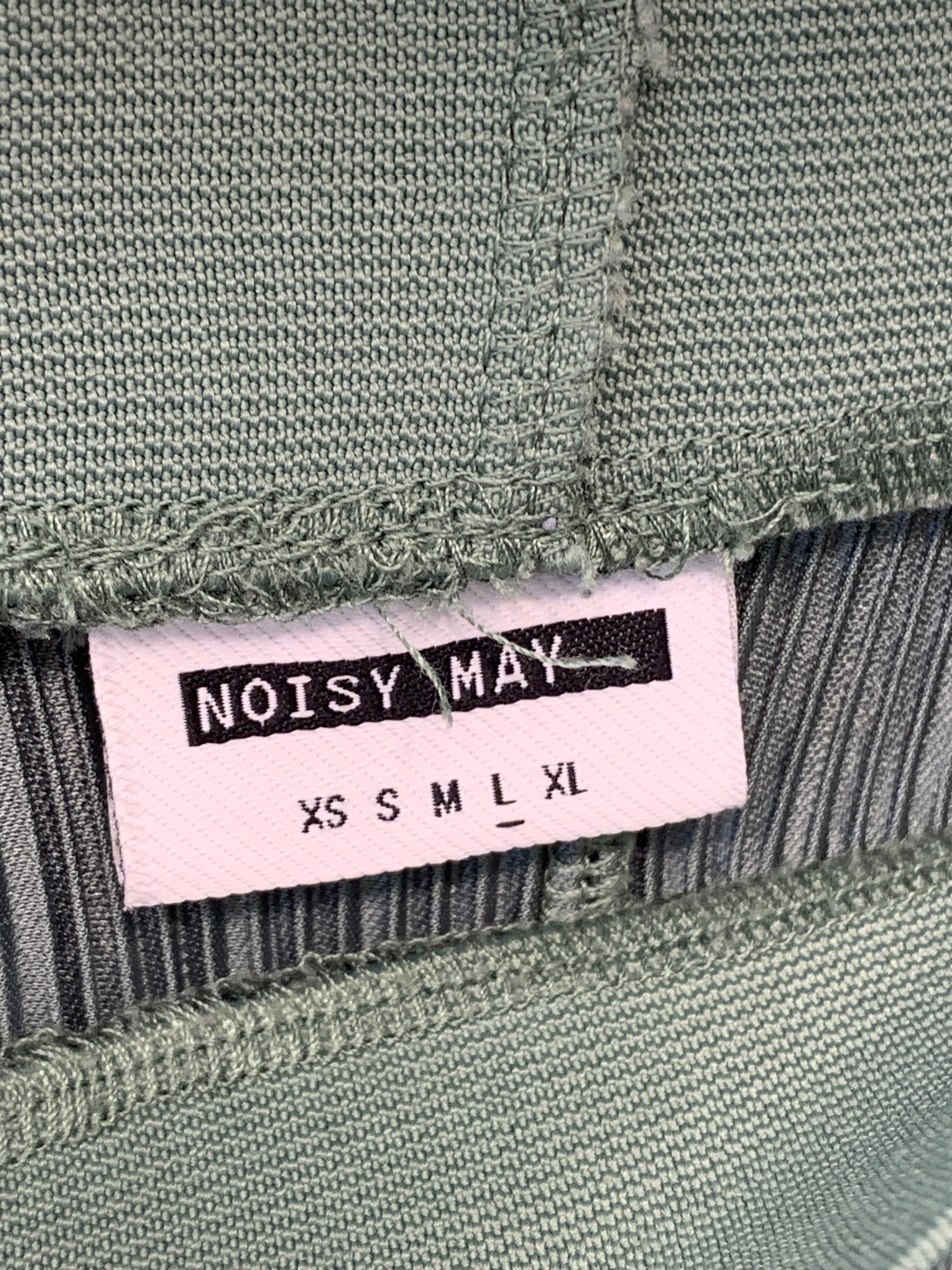 Noisy May Nederdel