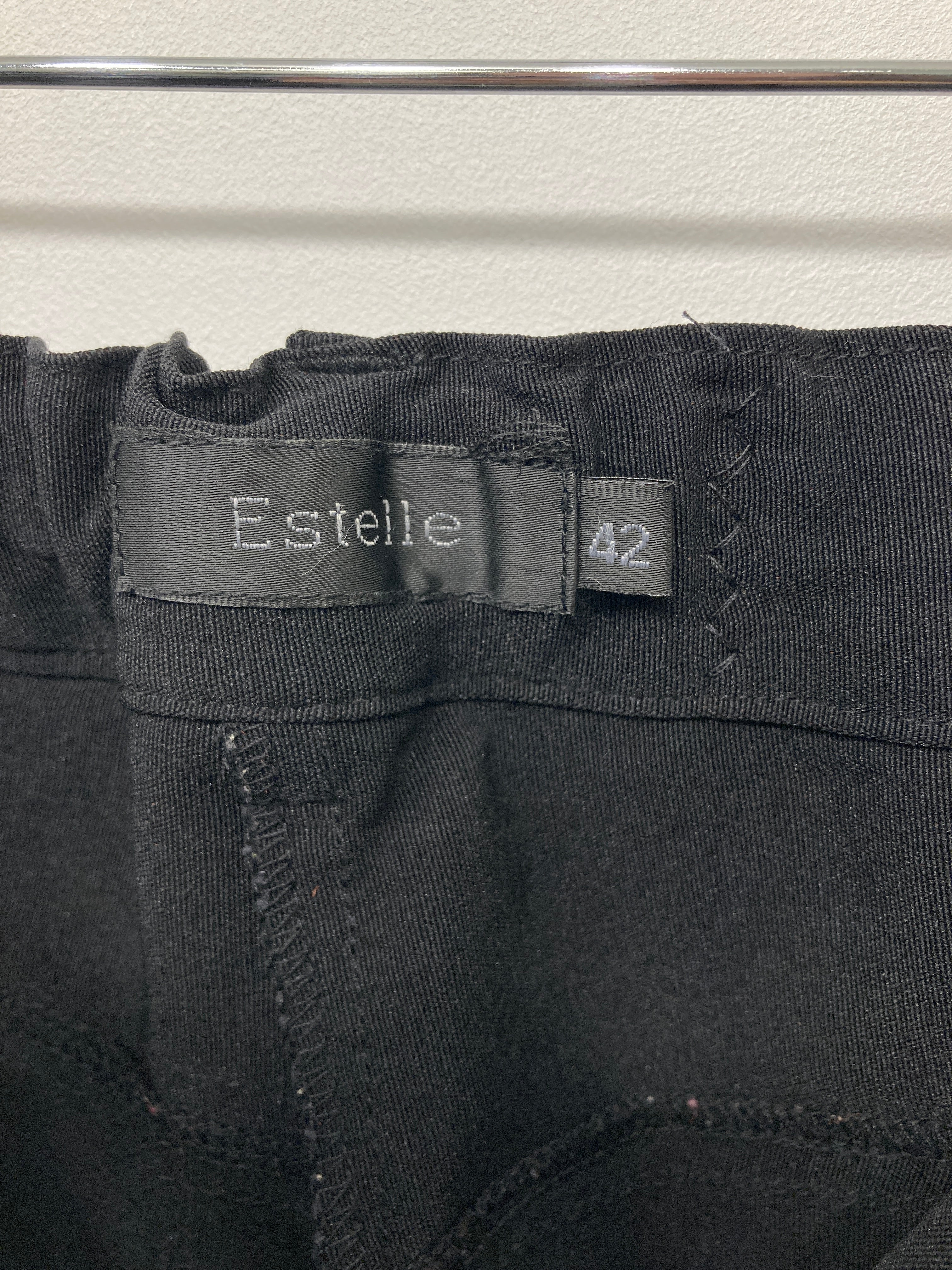 Estelle Bukser