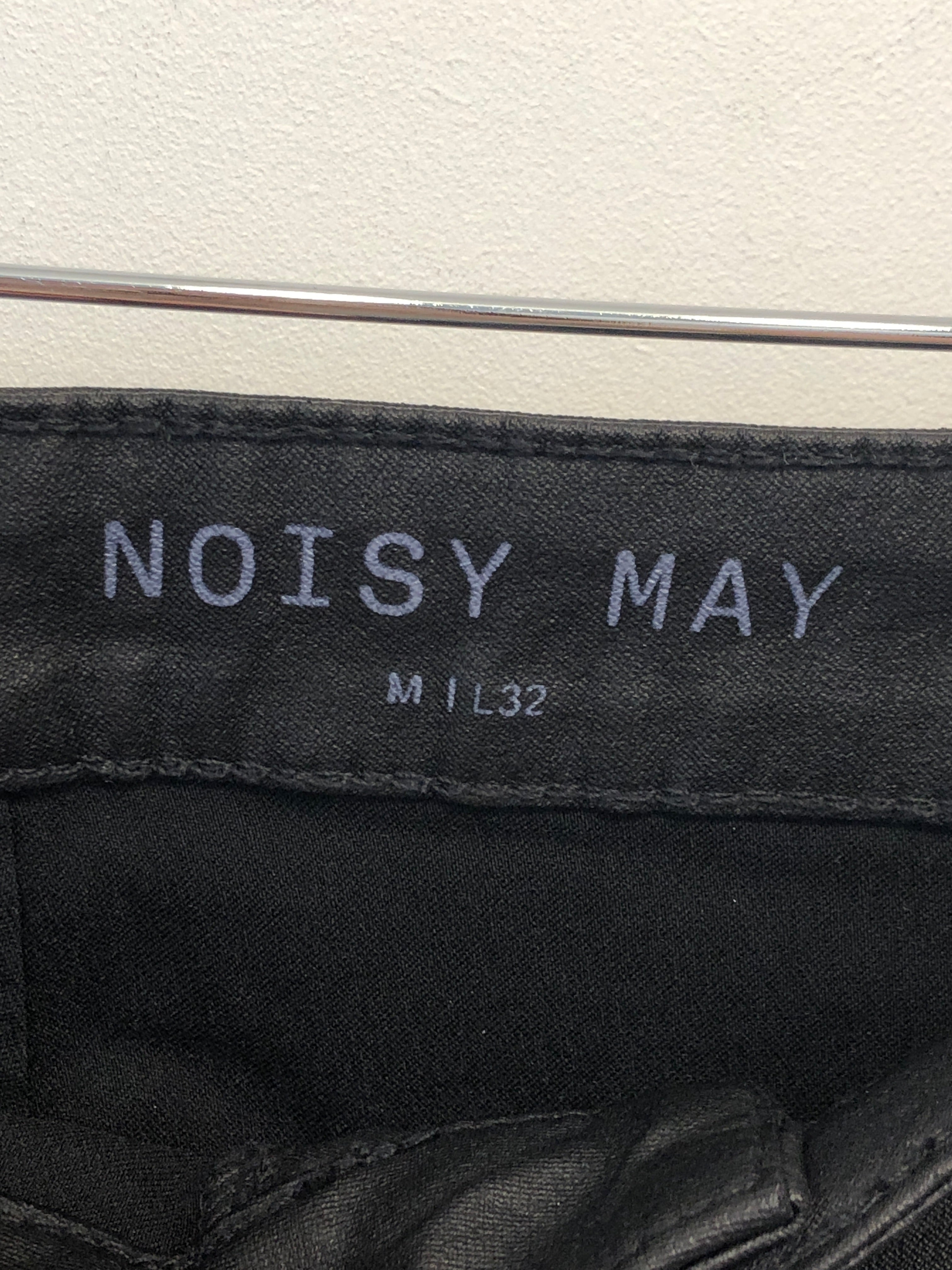 Noisy May Bukser
