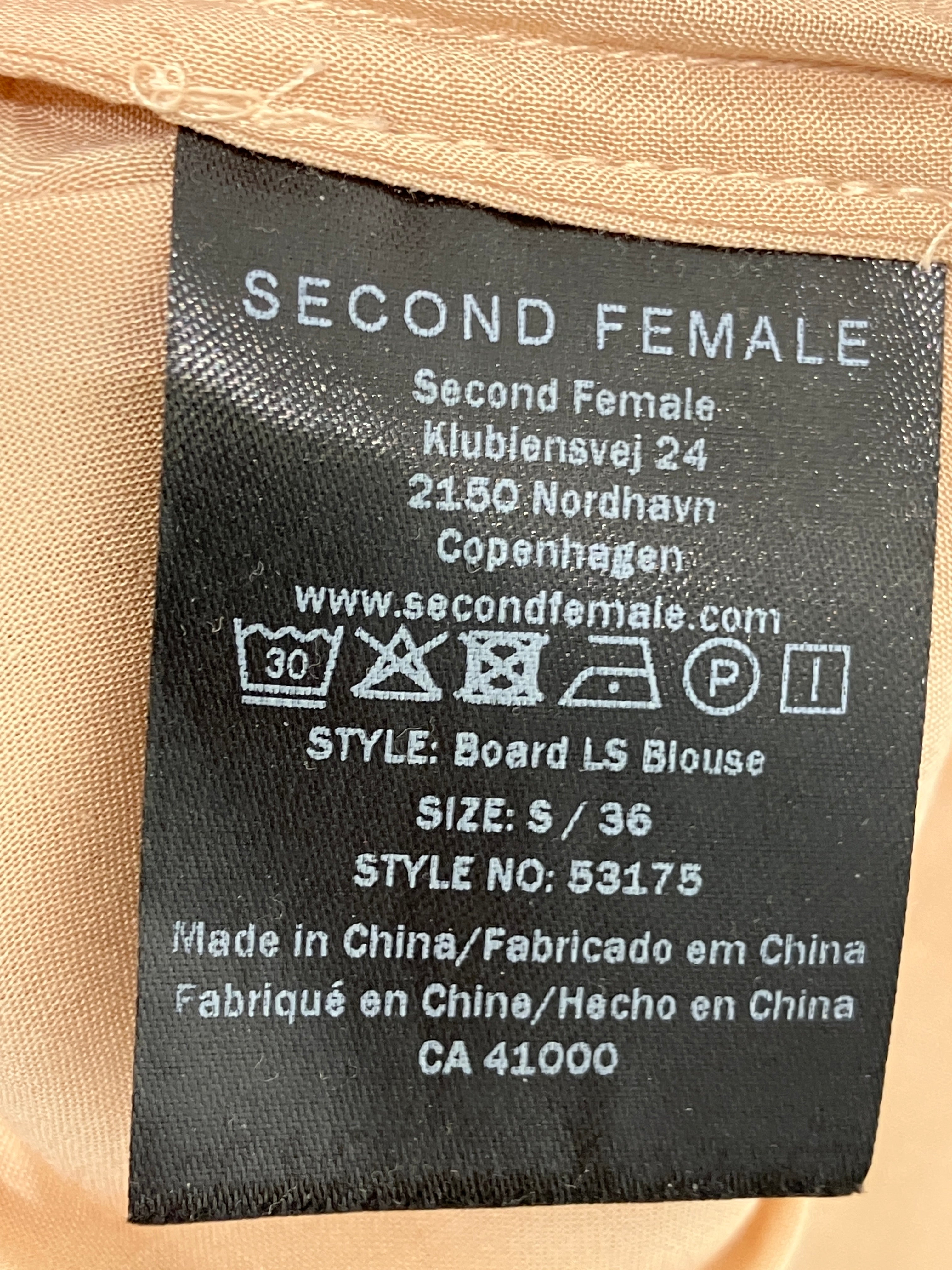 Second Female Bluse