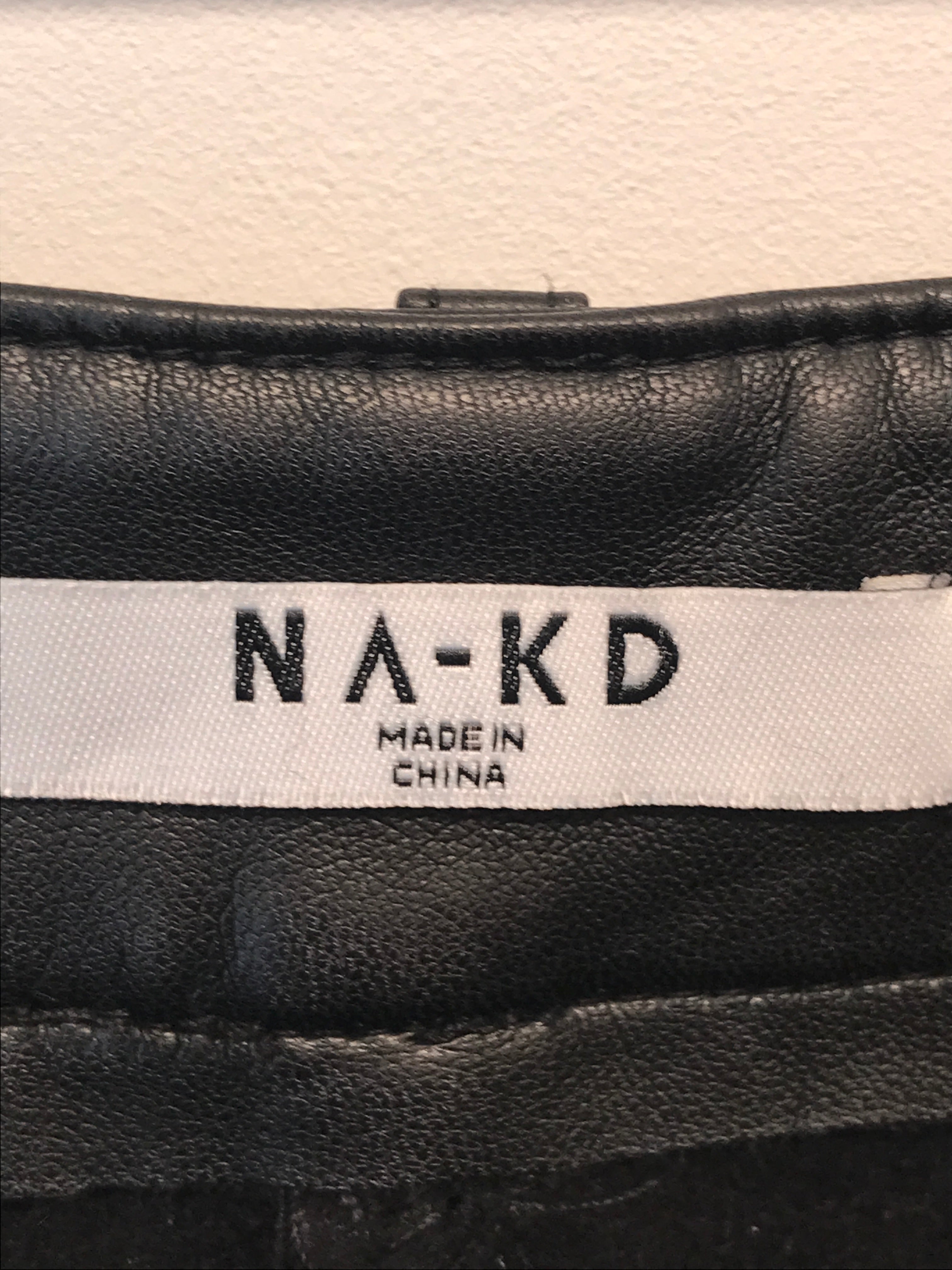 Na-kd Bukser