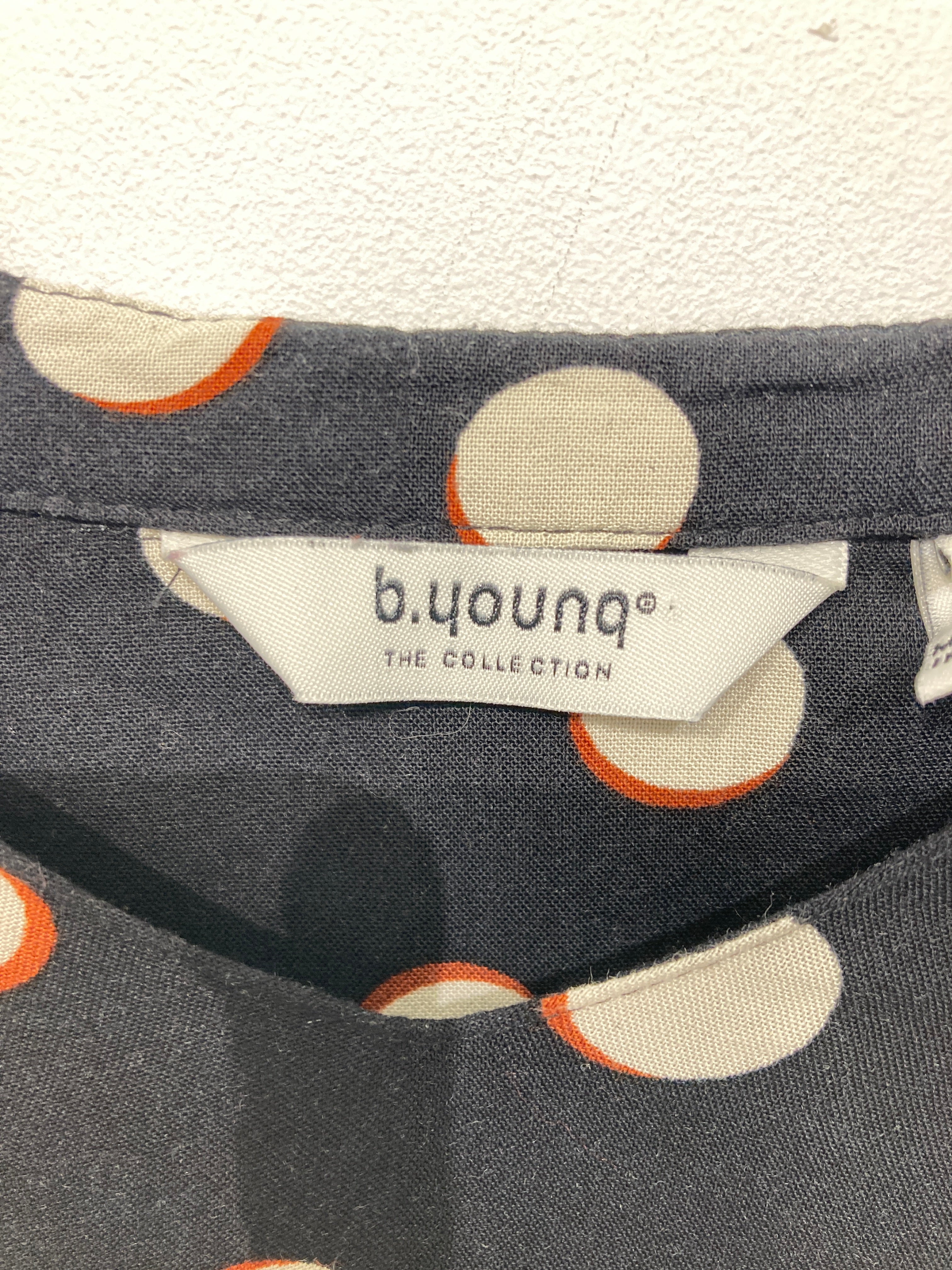 B.Young Bluse