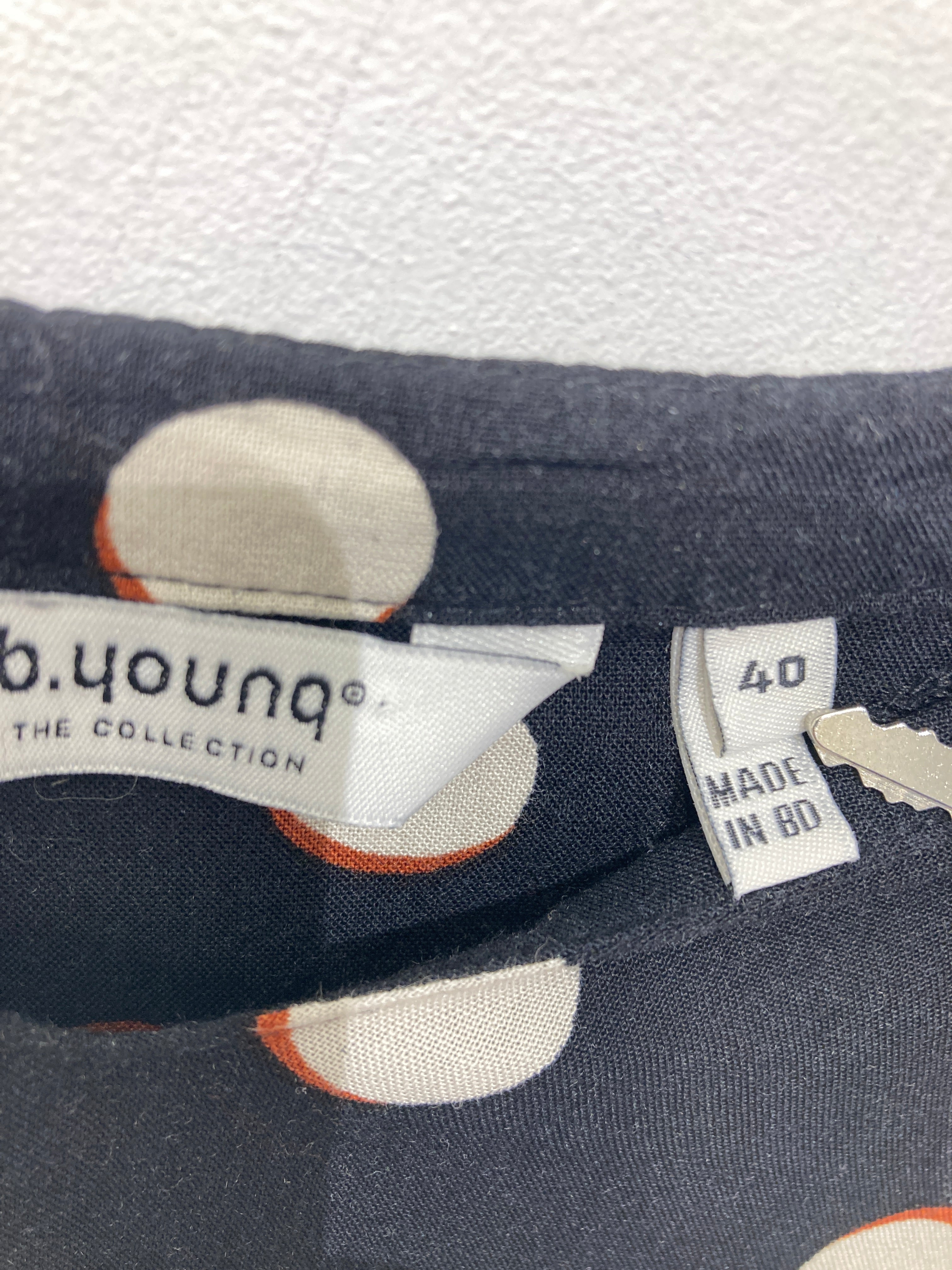 B.Young Bluse