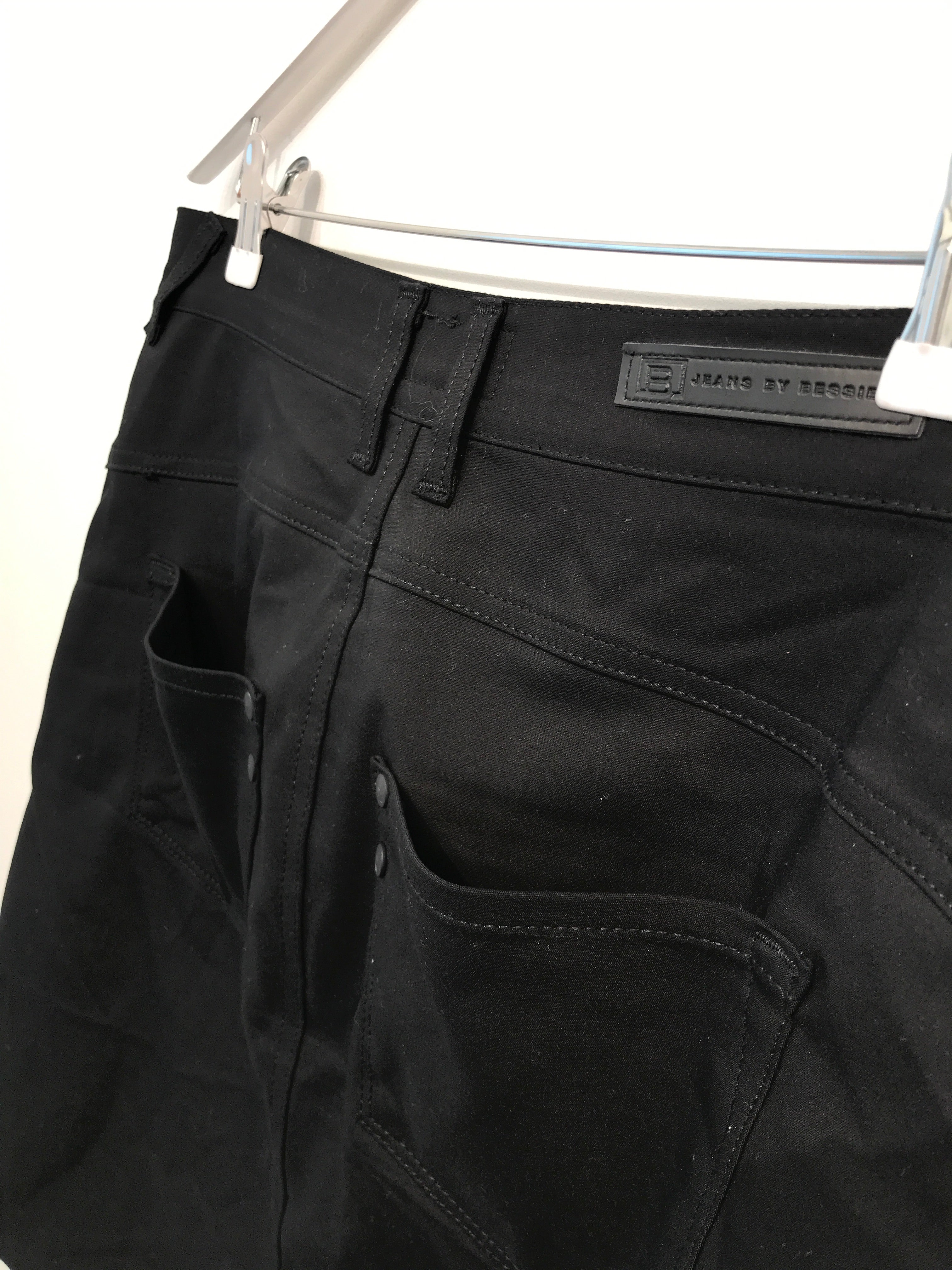 Jeans By Bessie Nederdel
