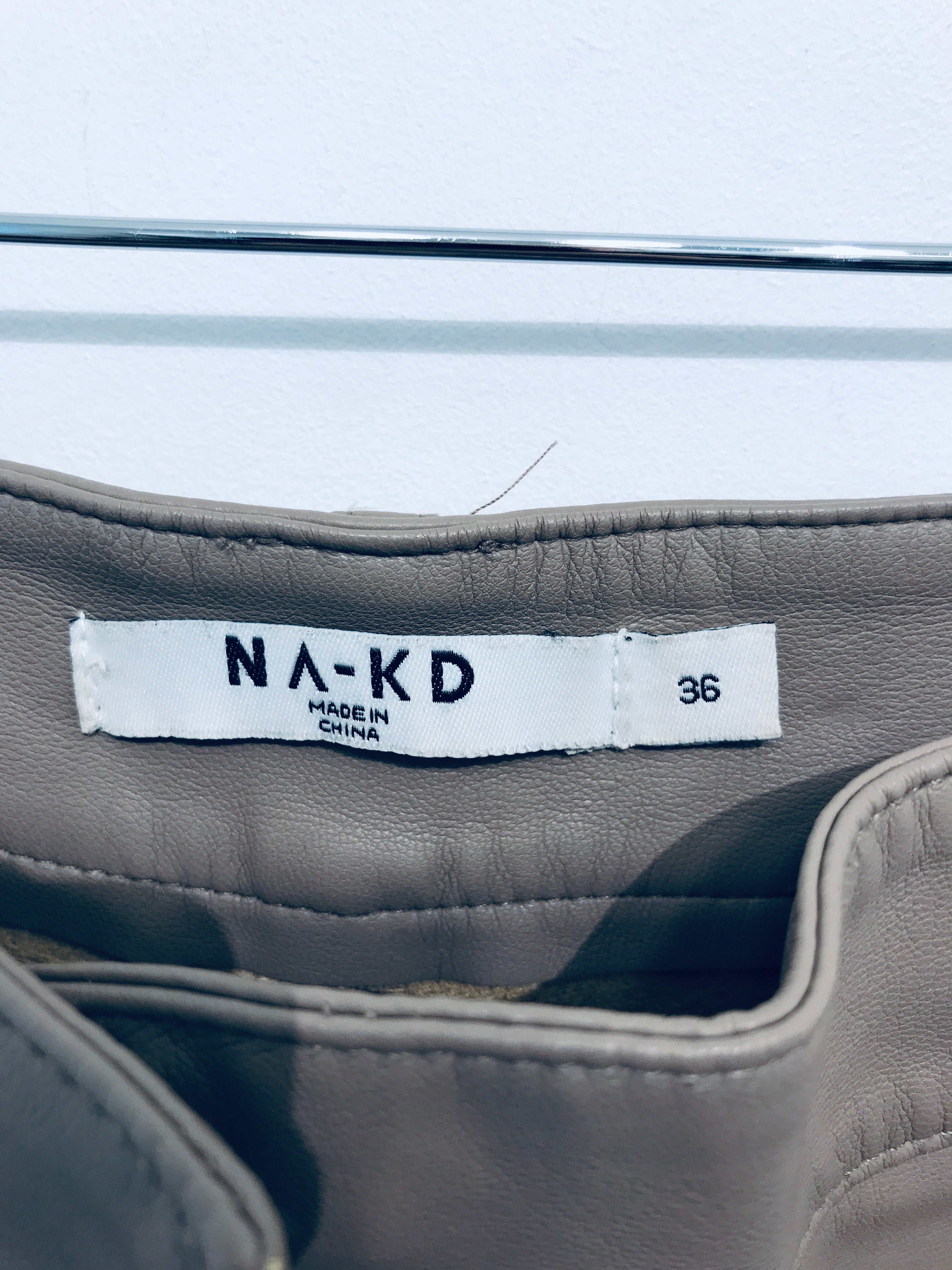 Na-kd Bukser