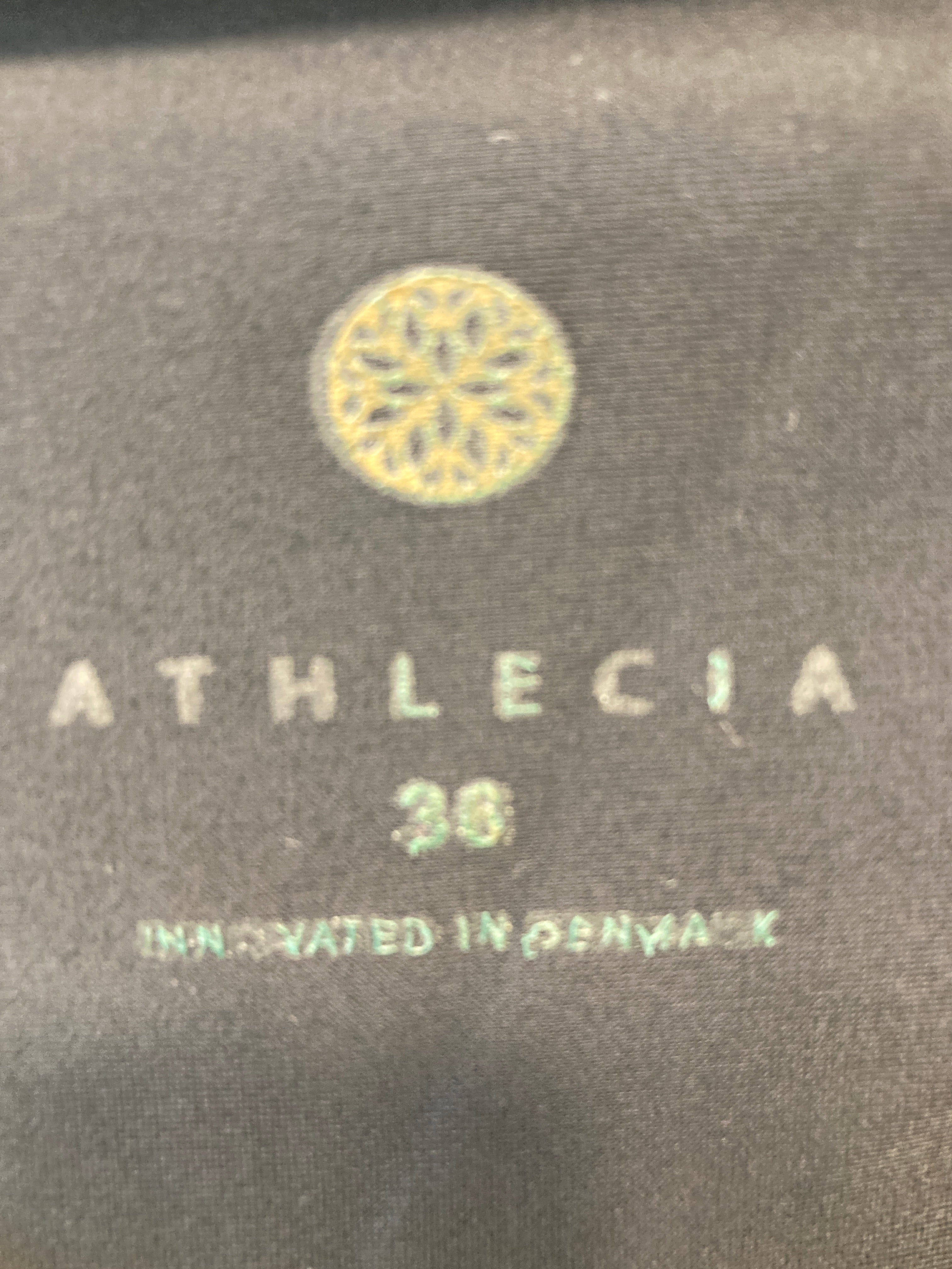 Athlecia Bukser