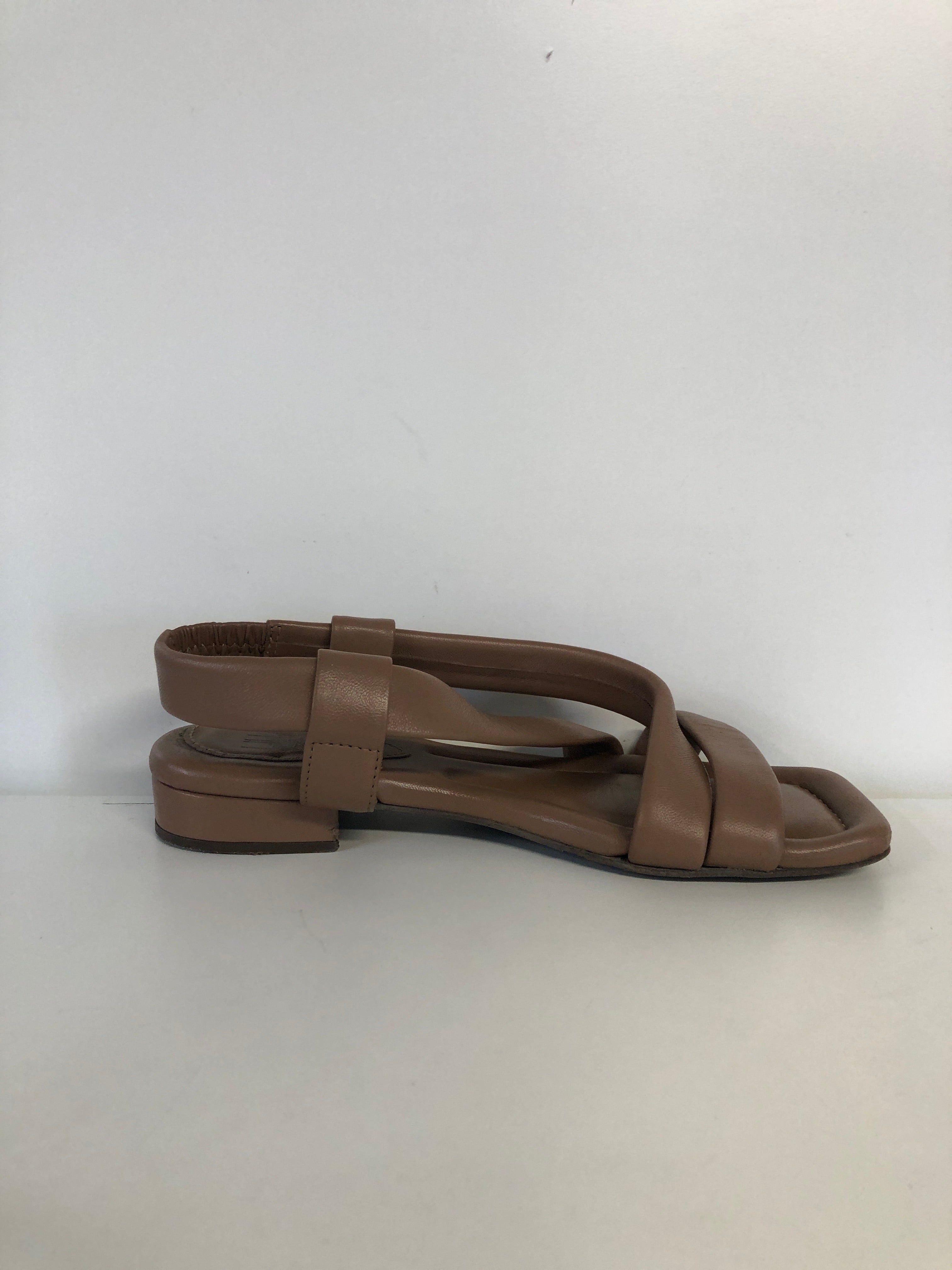 Dame Sandaler