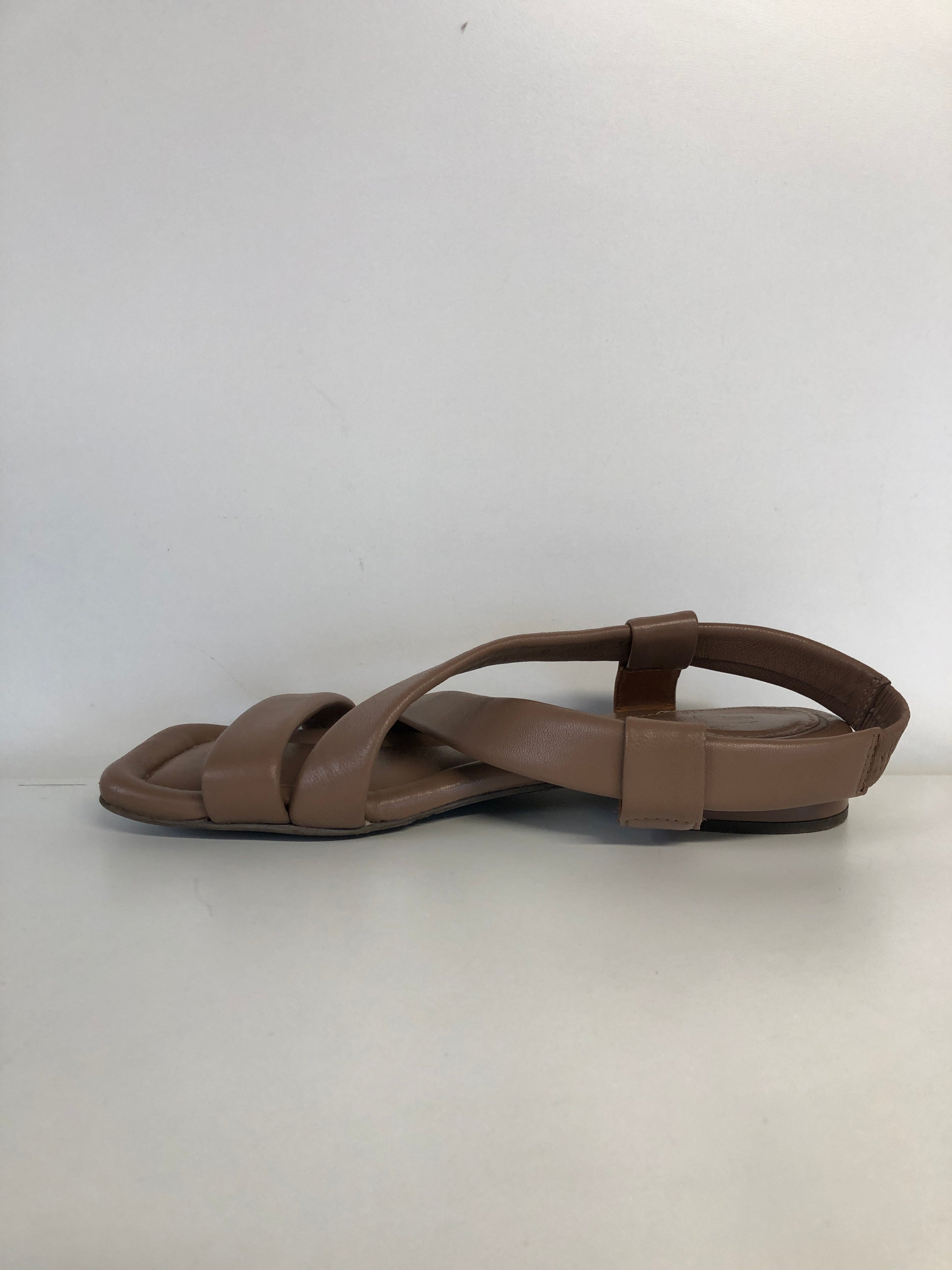 Dame Sandaler