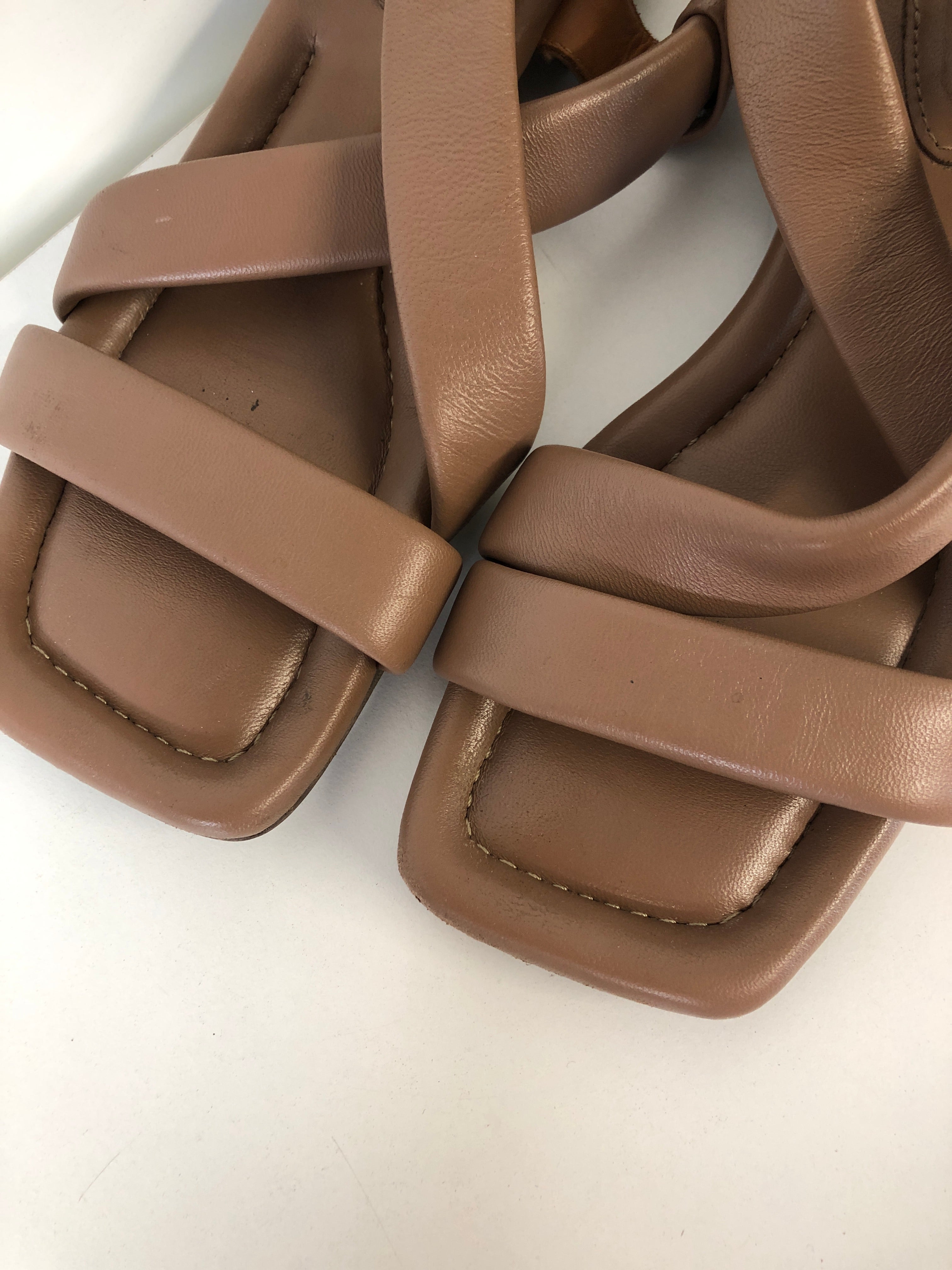 Dame Sandaler